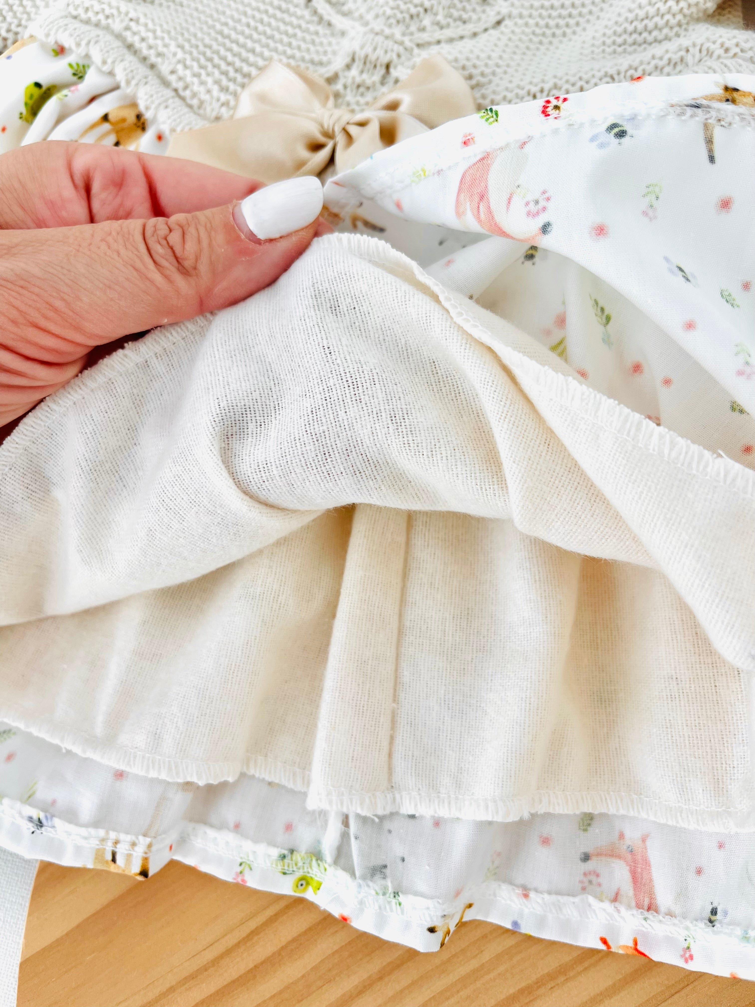 Vestido e touca Bege