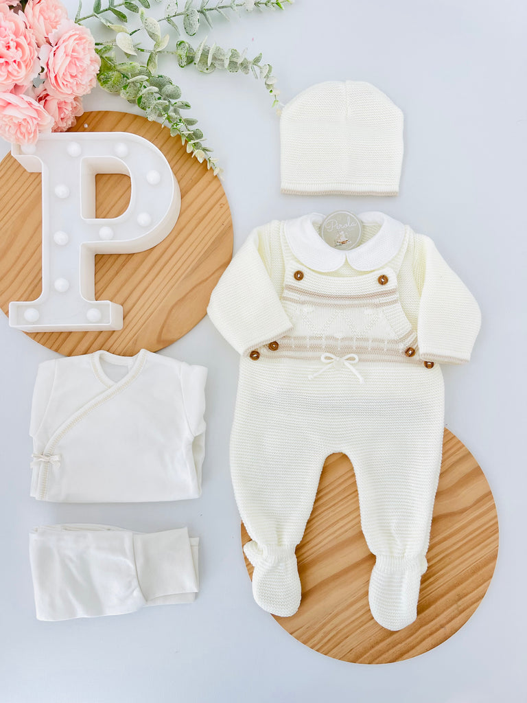 Pack saída de maternidade Pérola 5 peças: body, calças, jardineiras, camisola e gorro