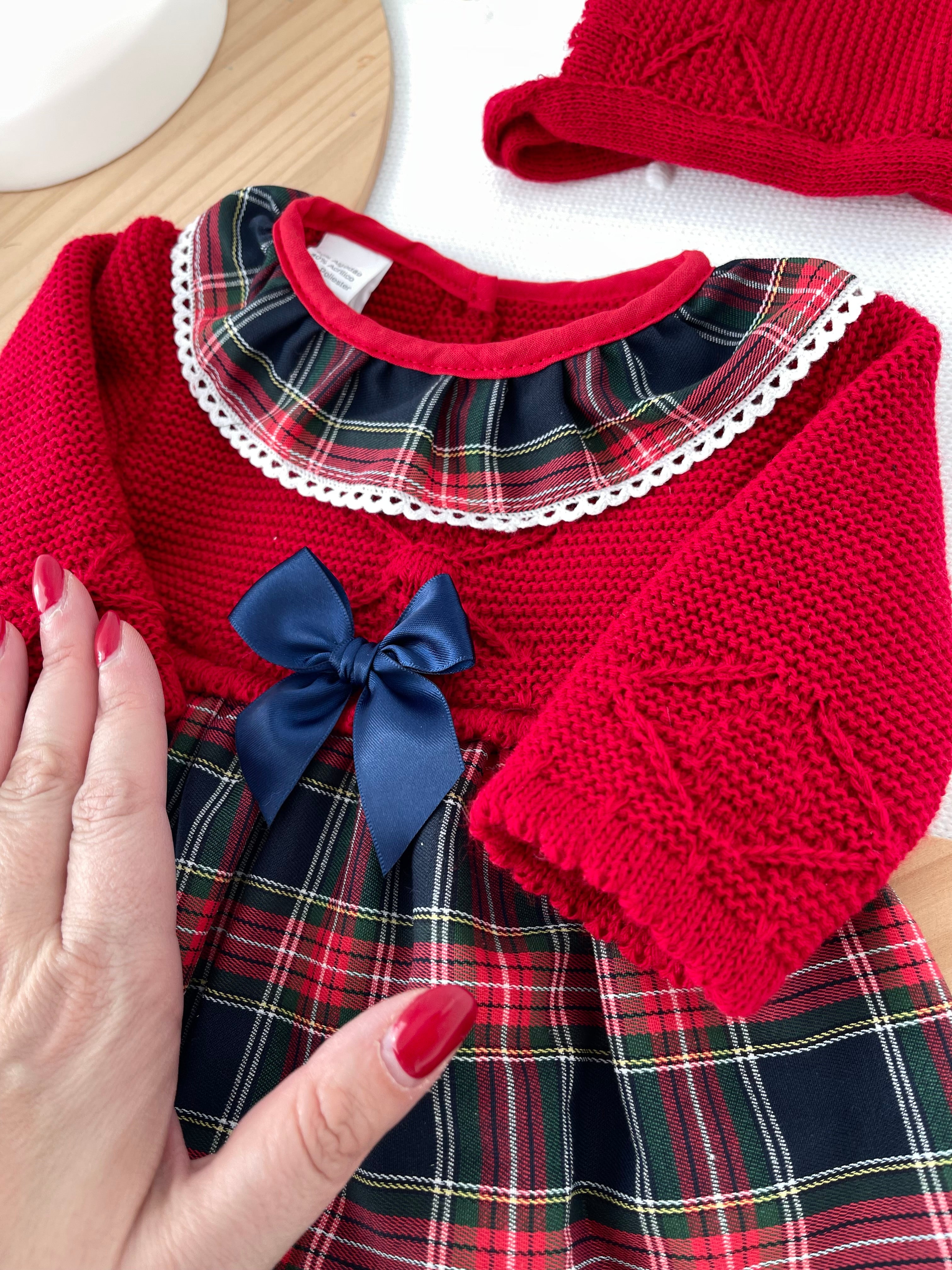 Vestido e touca em malha e xadrez azul marinho