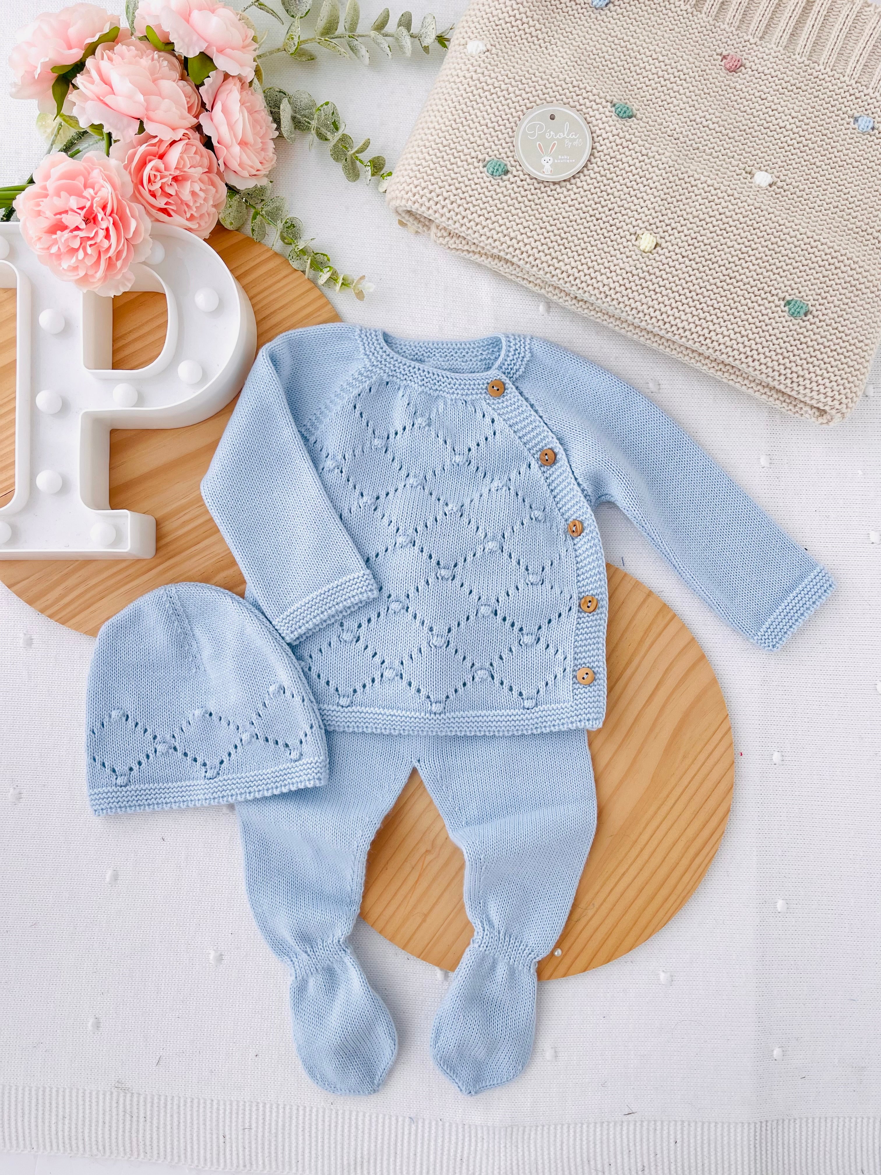 Conjunto malha bolinhas: camisola, calças e gorro- Outono/Inverno. 3/6M