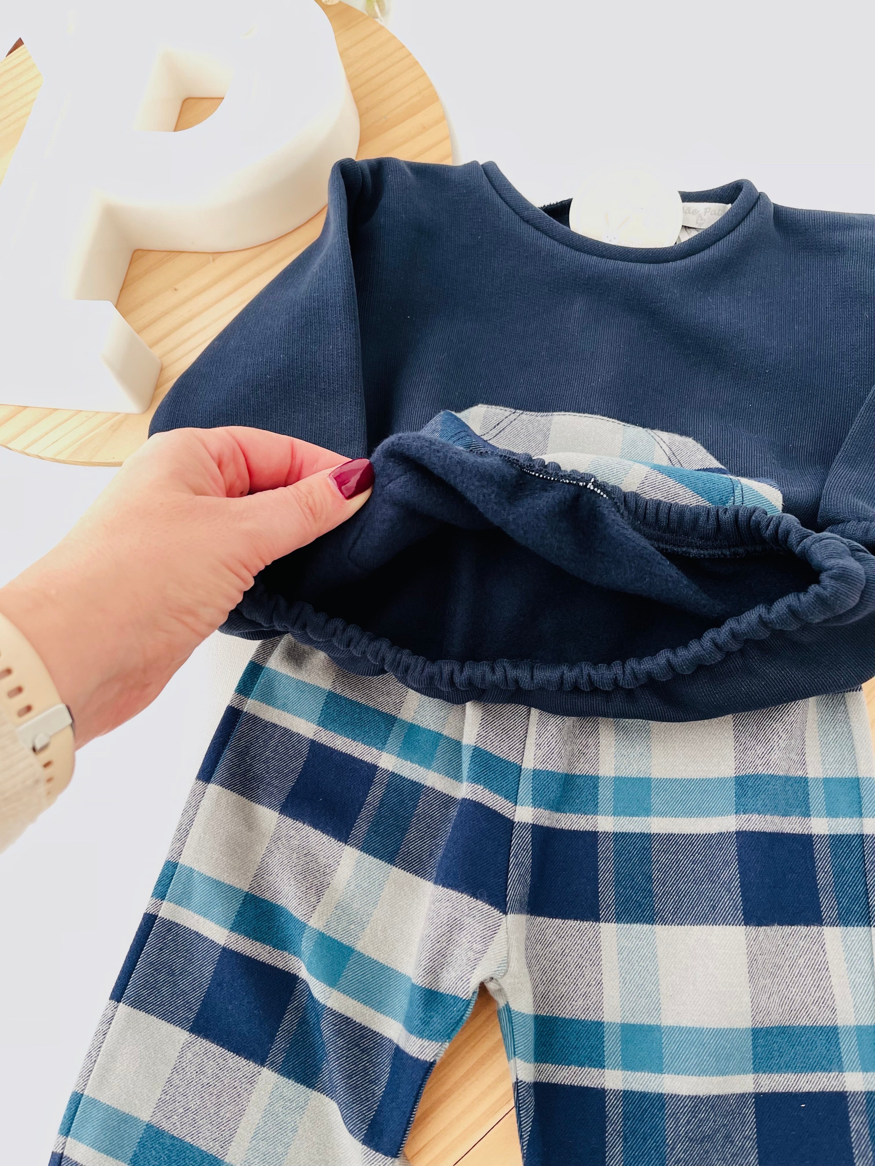 Conjunto camisola e calças