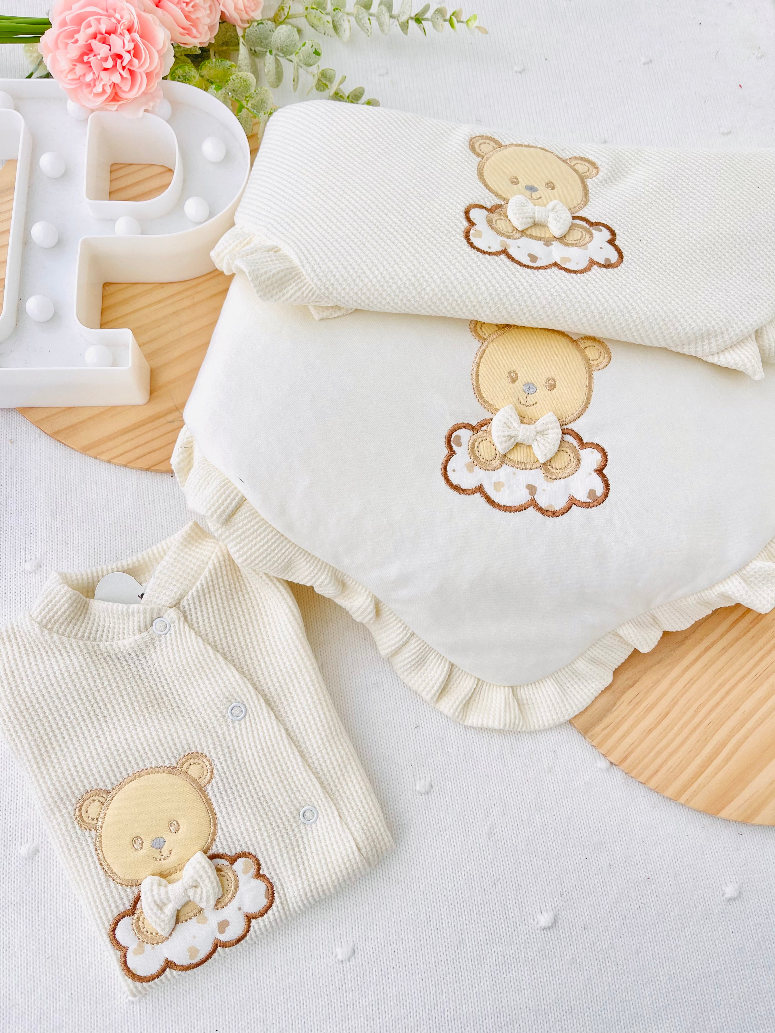 Babygrow ursinho com laço em algodão