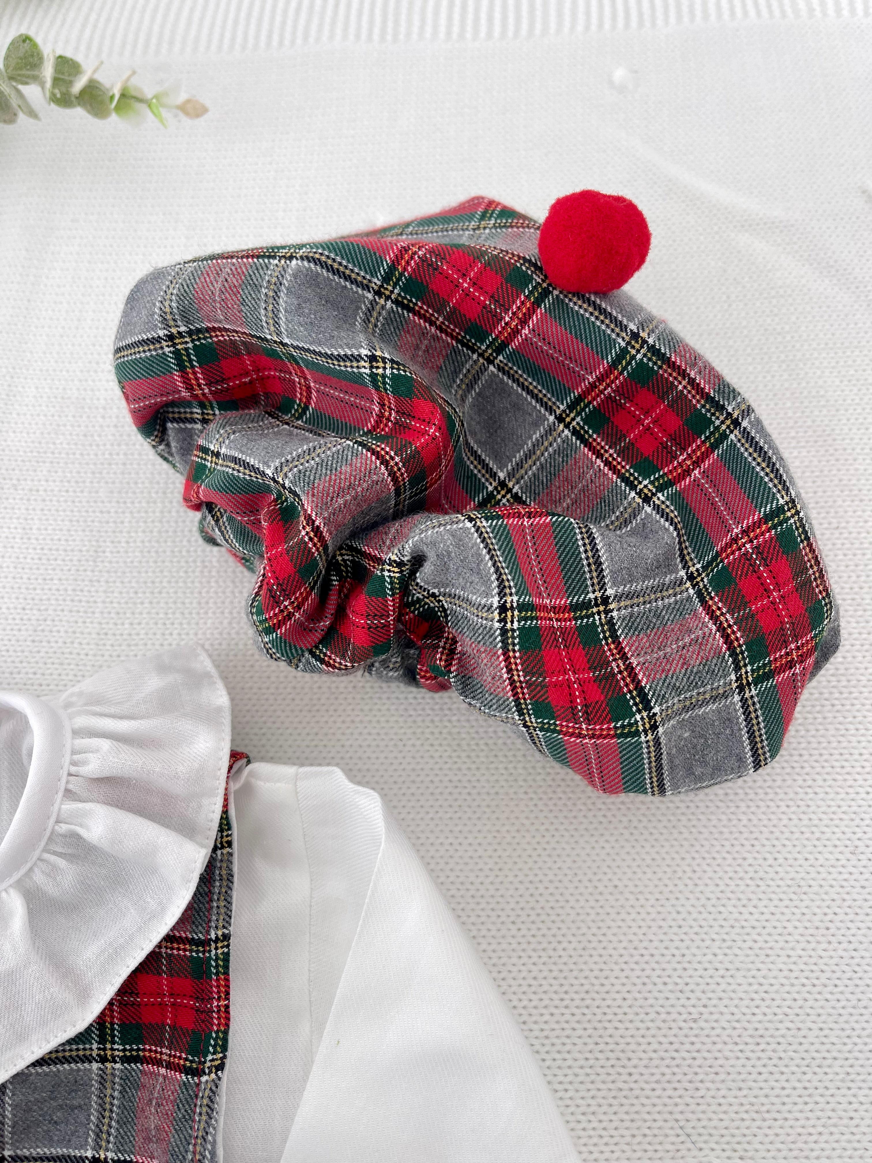 Conjunto Menina Tartan Vermelho e cinza - Vestido, Blusa e Bóina