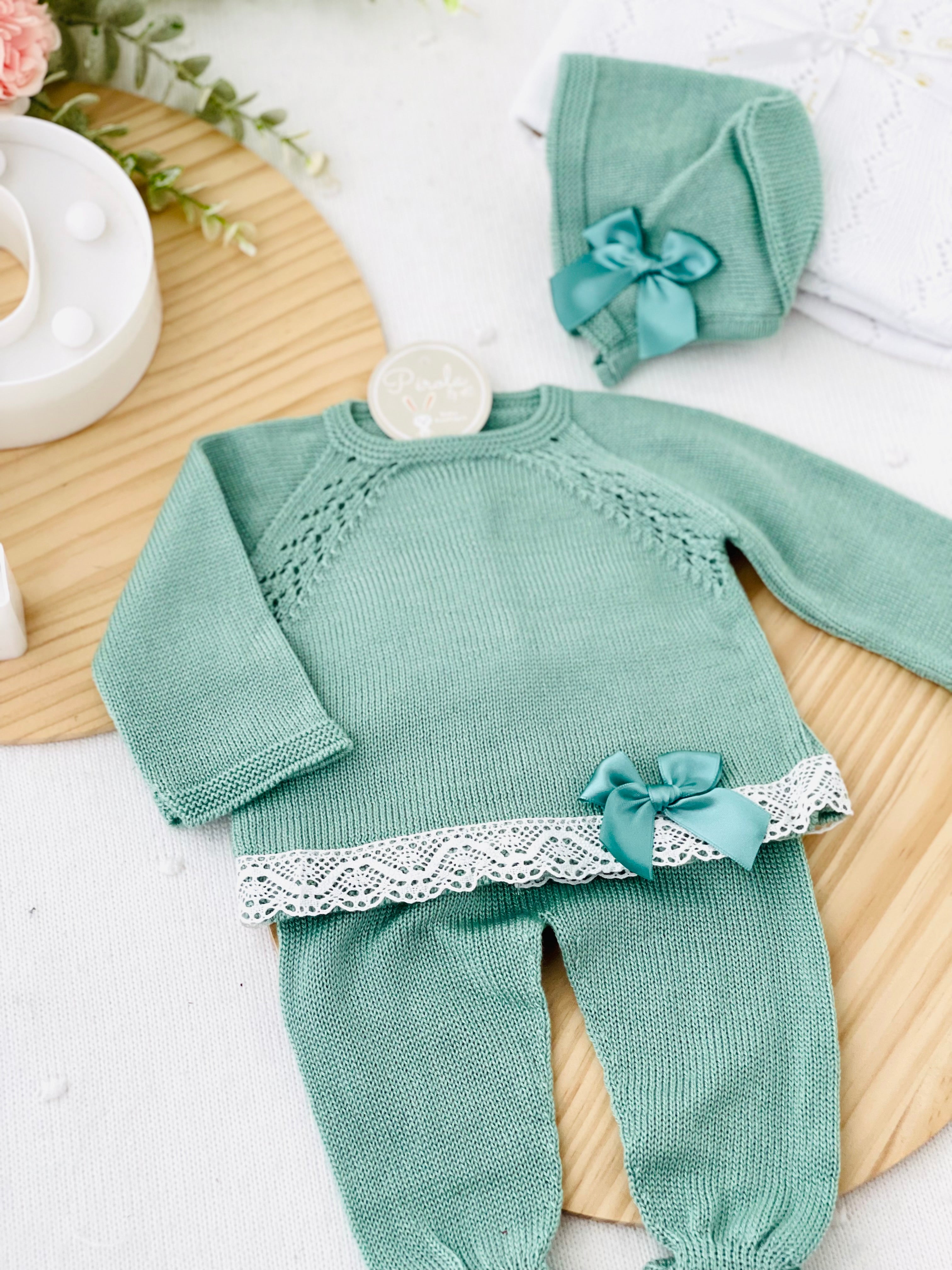 Conjunto malha verde: touca, camisola e calças