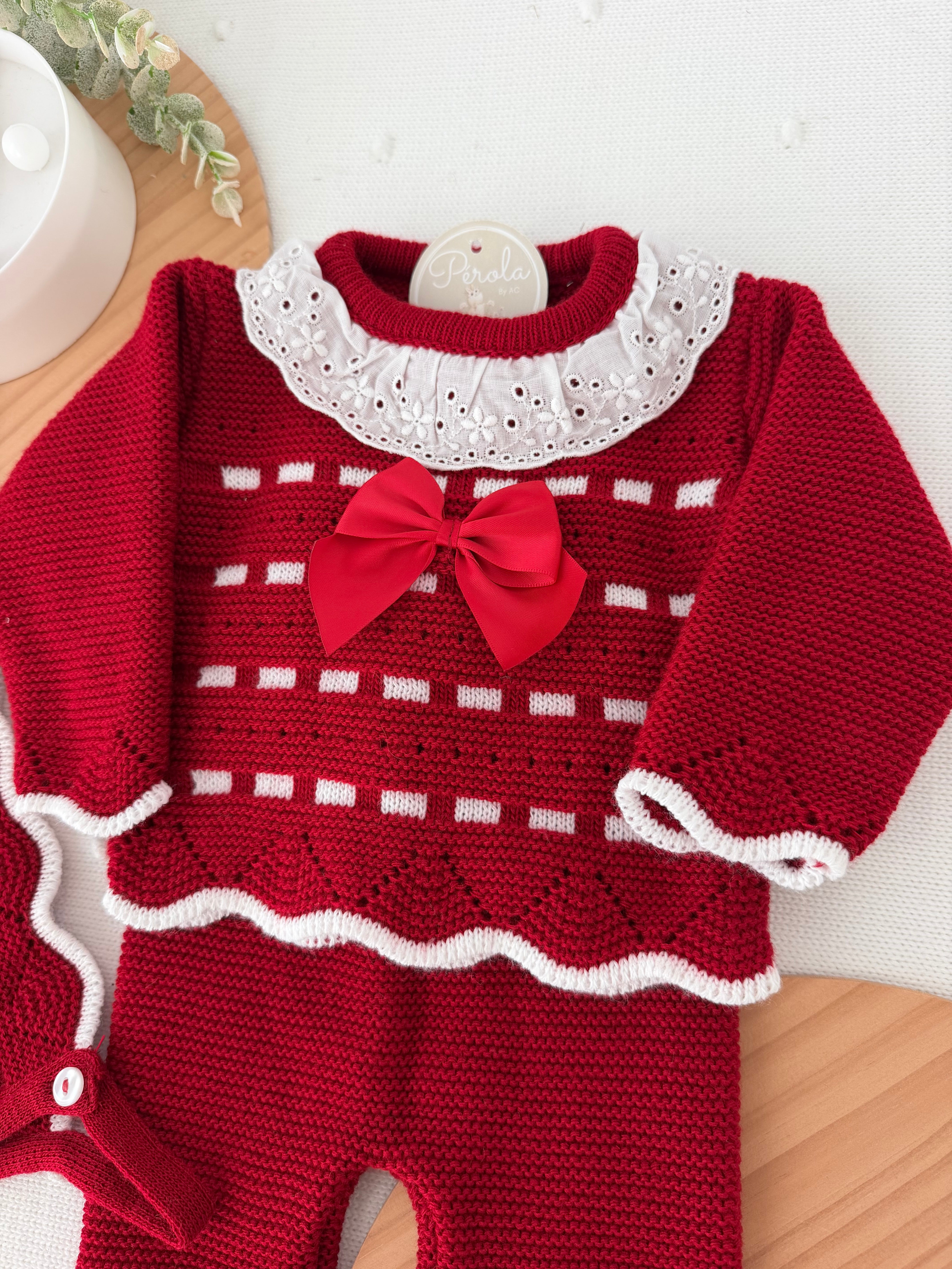 Conjunto princesinha de malha com bordado inglês