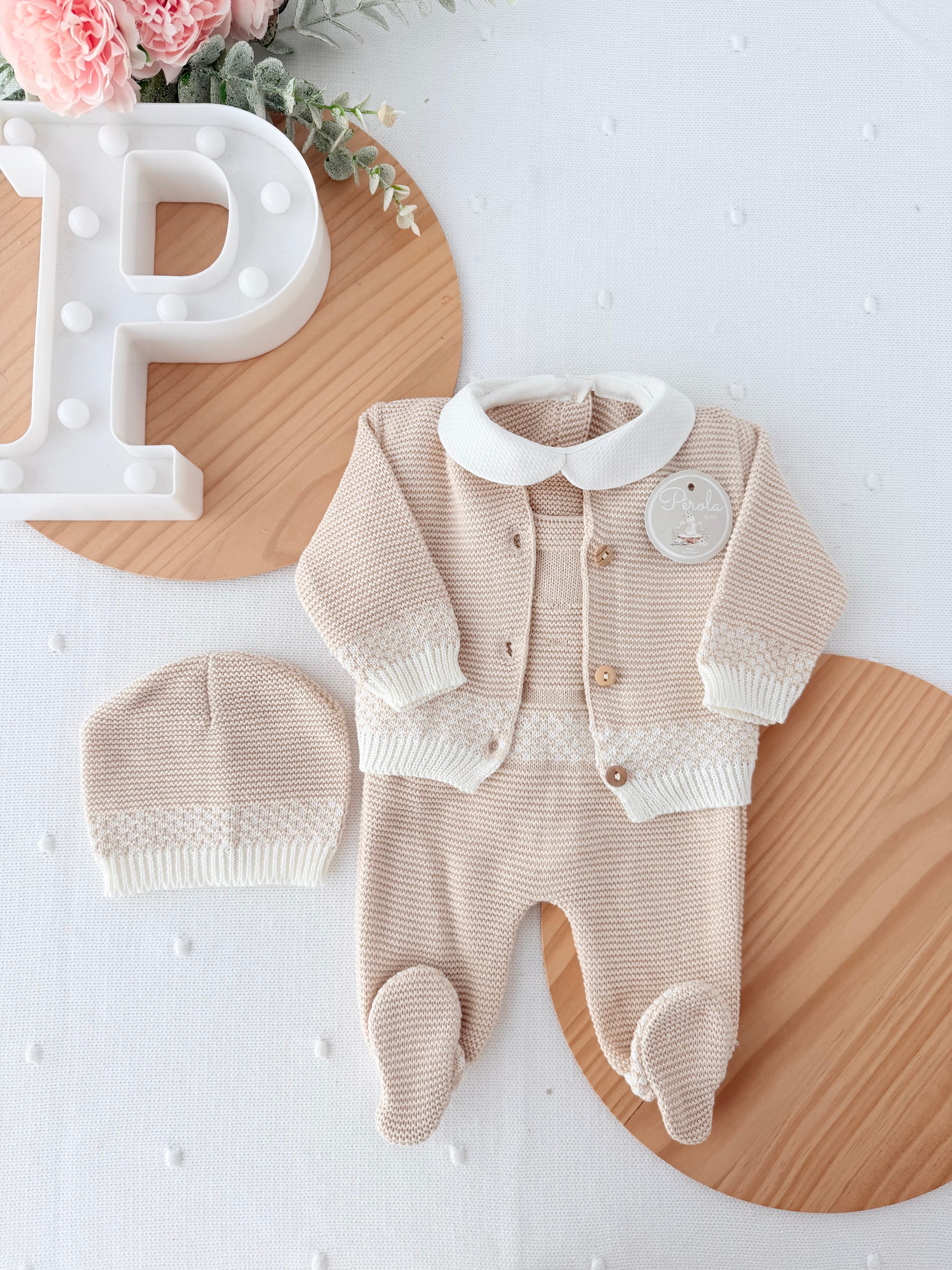 Saída de maternidade ursinho- casaco, jardineiras, camisola e gorro