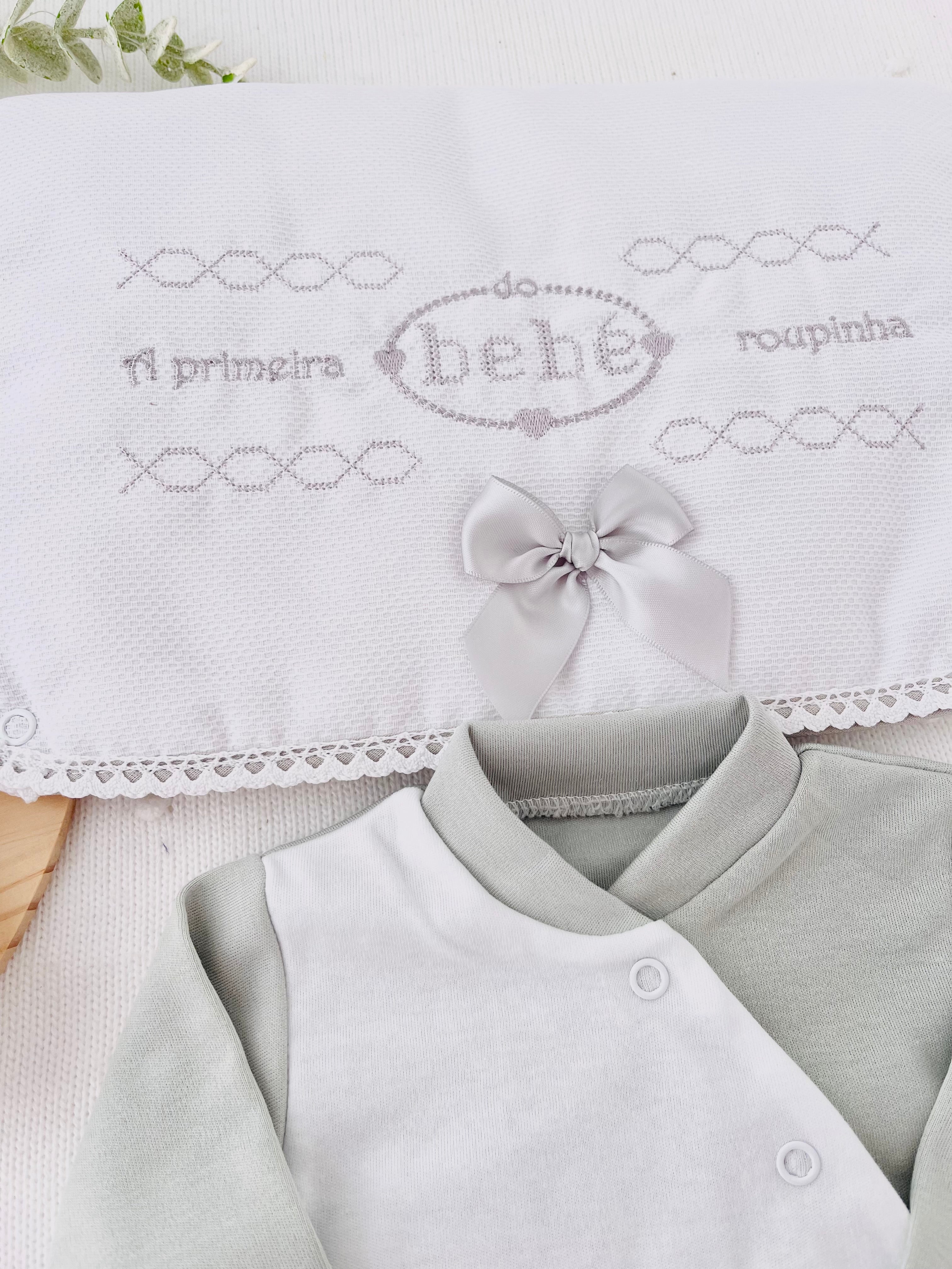 Conjunto primeira roupinha tema Bebé - 6 peças algodão