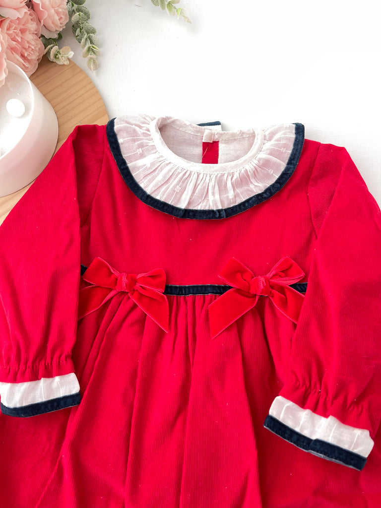 Vestido com laços em veludo