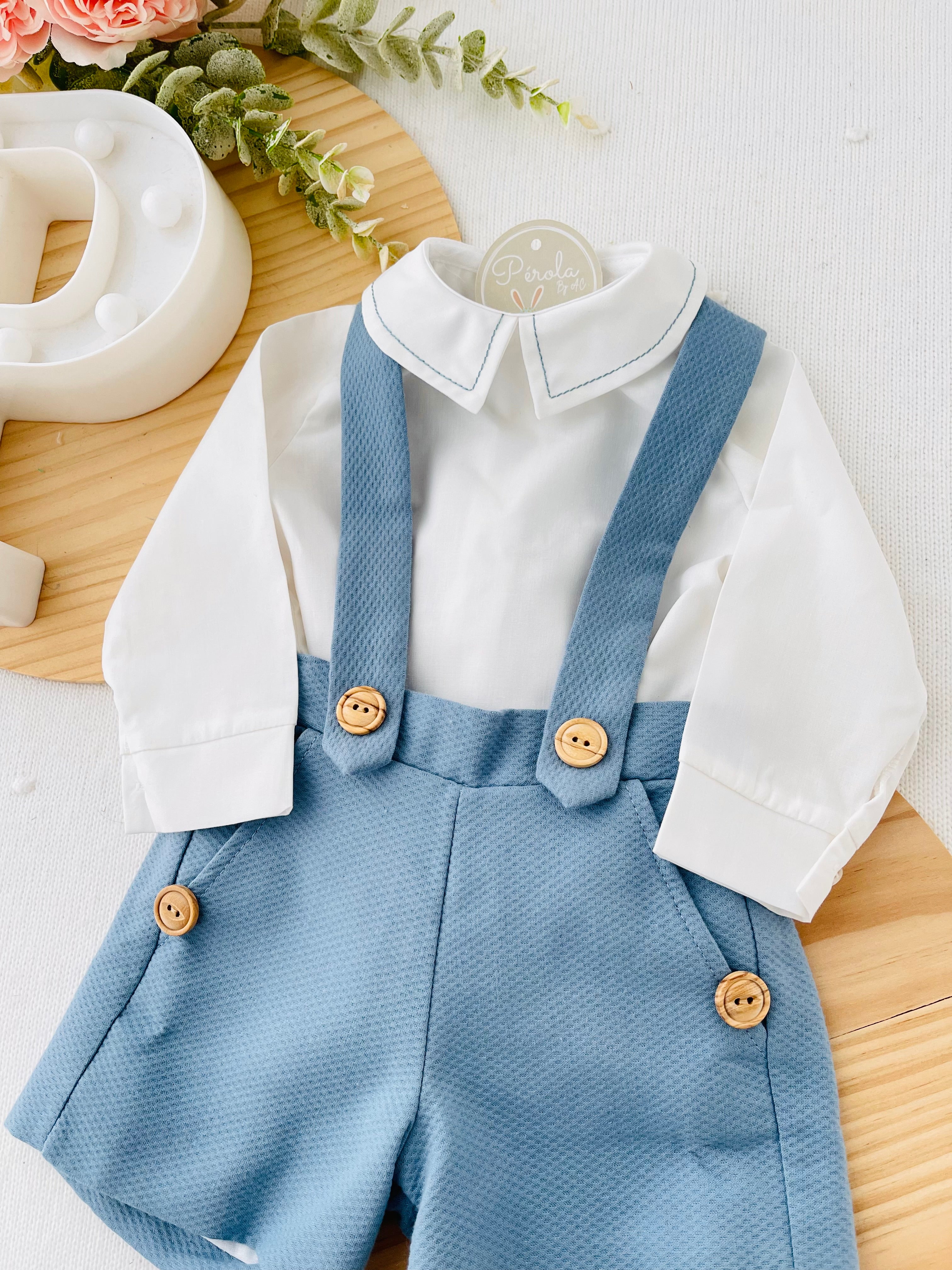 Conjunto menino em azul: camisa e calções