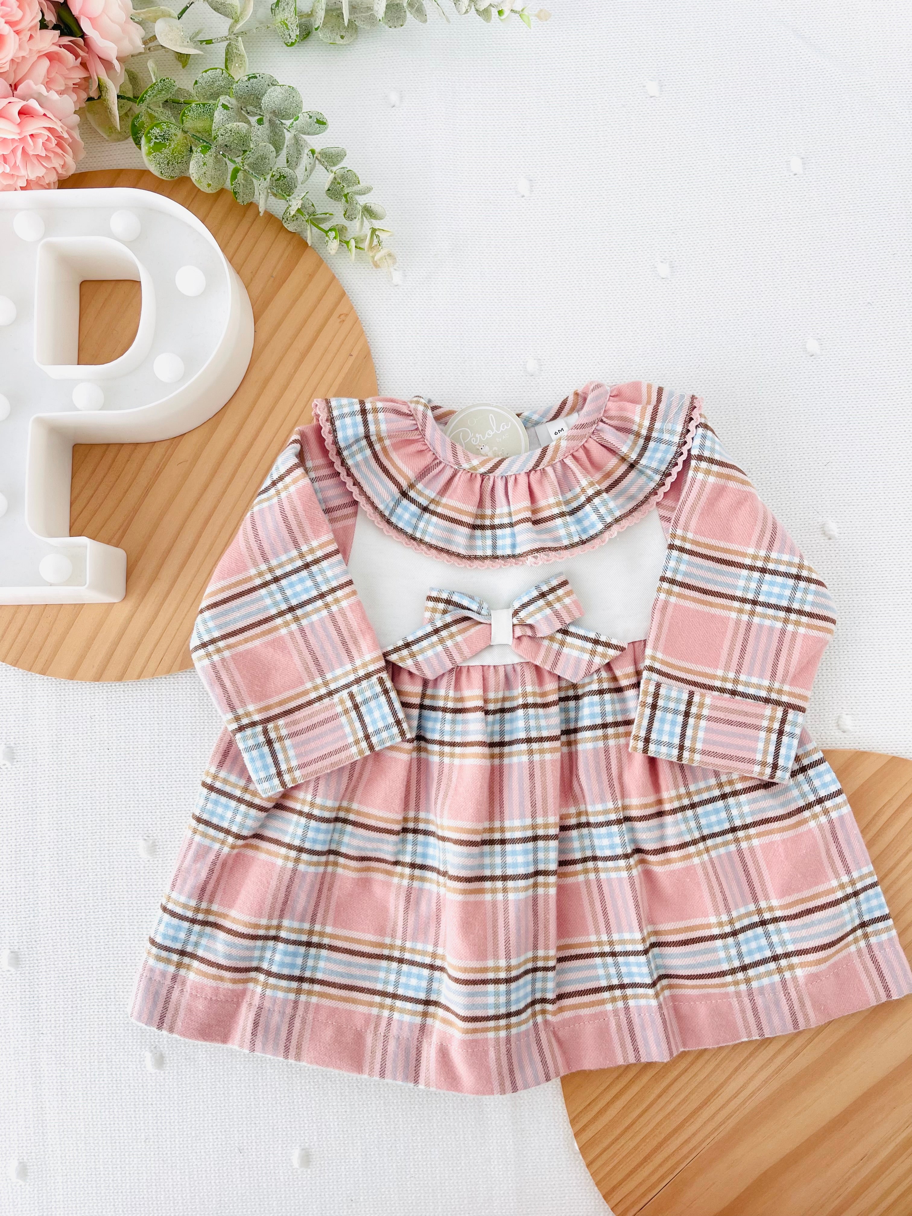 Conjunto Bela: casaco de pêlo comprido e vestido