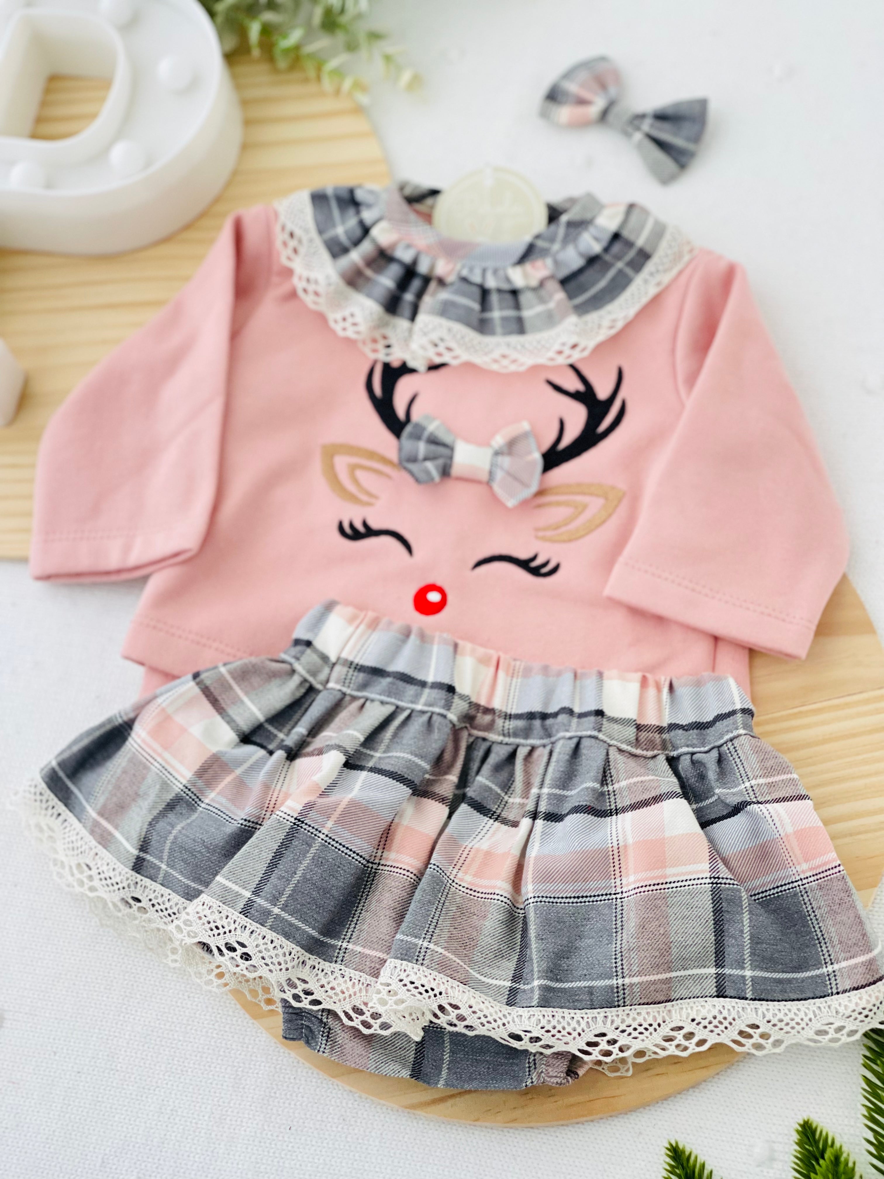 Conjunto Renas rosa : gancho, camisola e saia/tapa fraldas