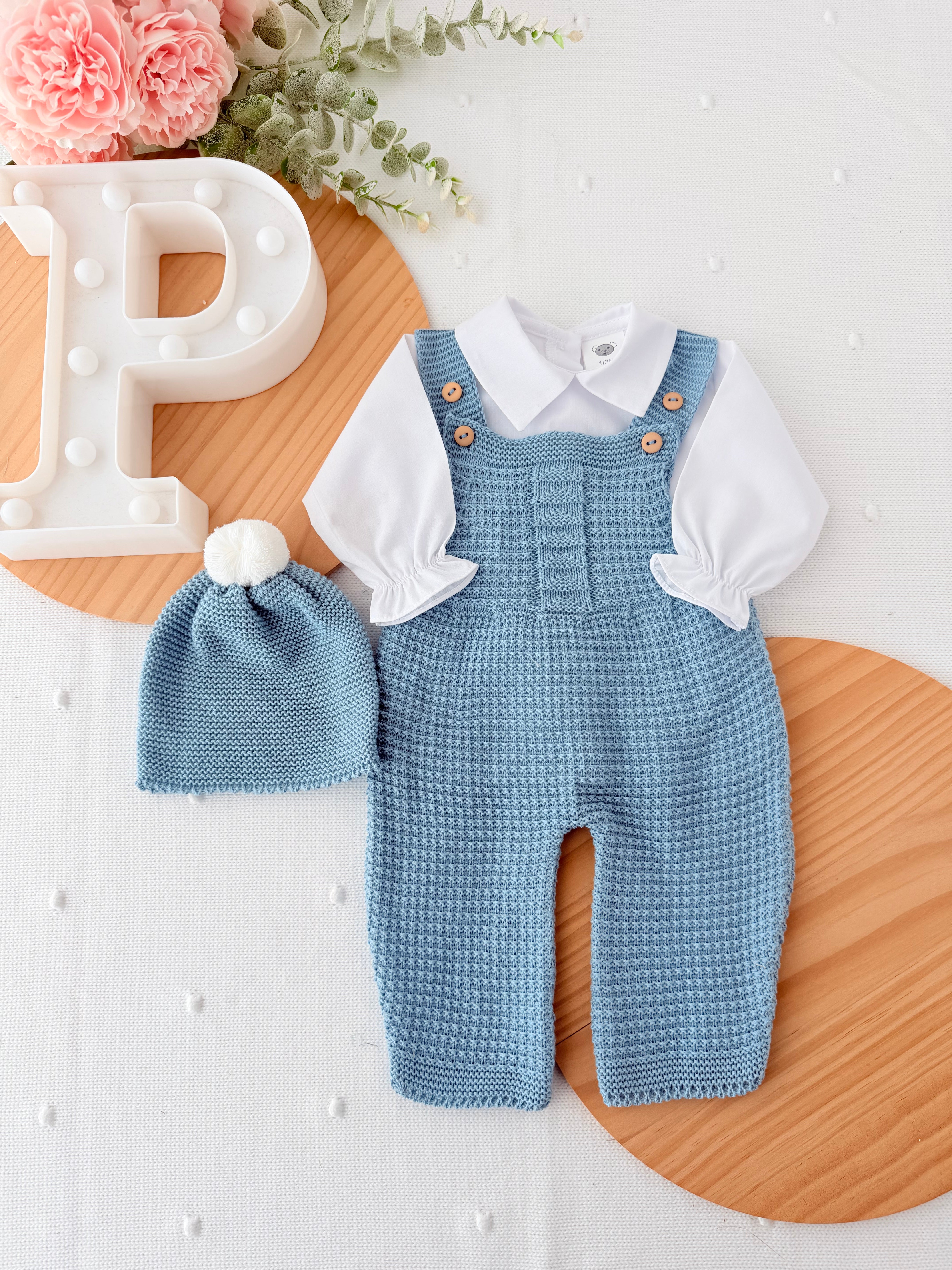 Saída de maternidade AZUL Cobalto : jardineiras, camisa e gorro 100% algodão Primavera/Verão