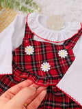 Jardineiras e camisola com carda