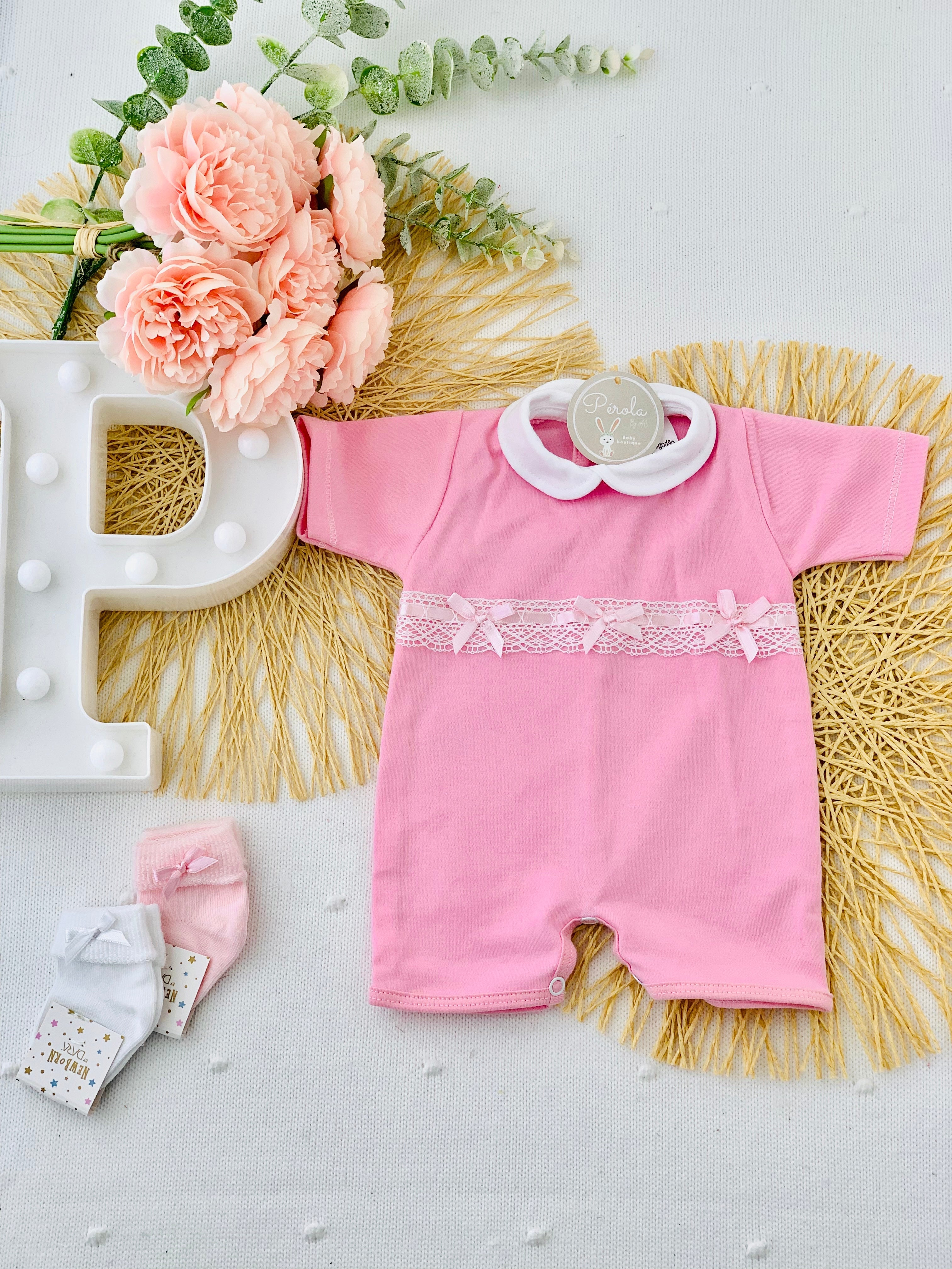 Macacão lacinhos manga curta e sem perna