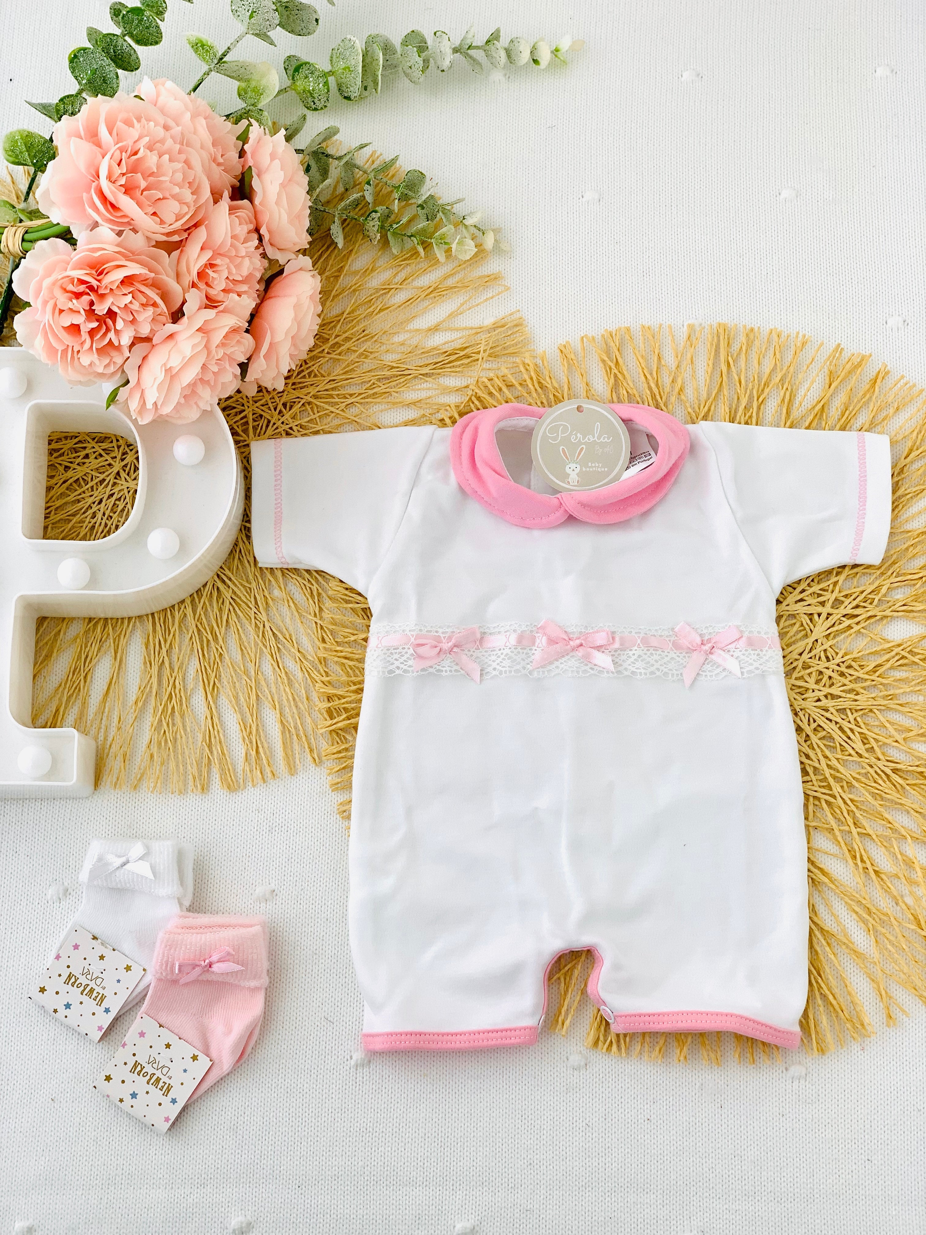 Macacão lacinhos manga curta e sem perna