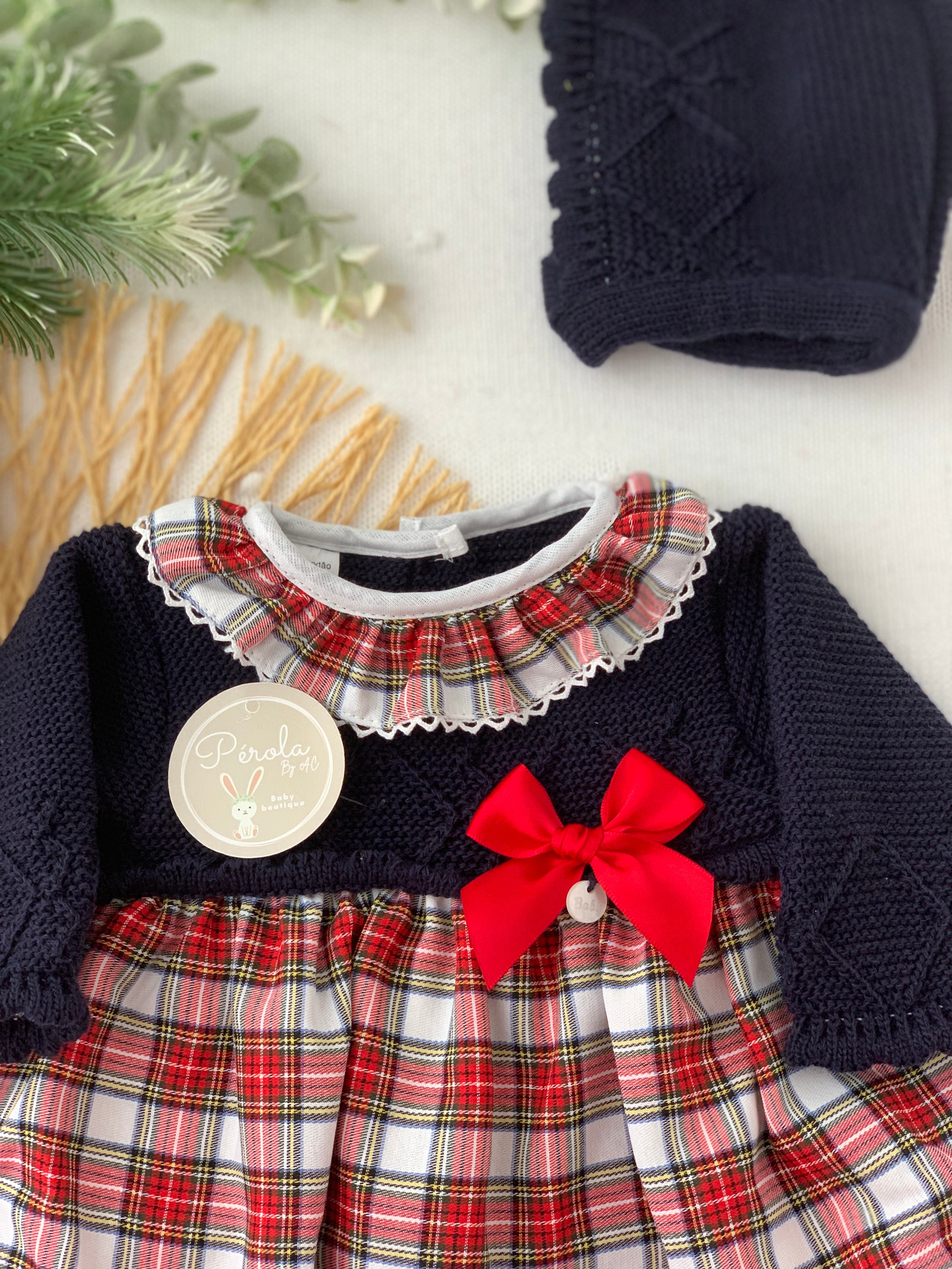 Vestido com golinha redonda e touca xadrez