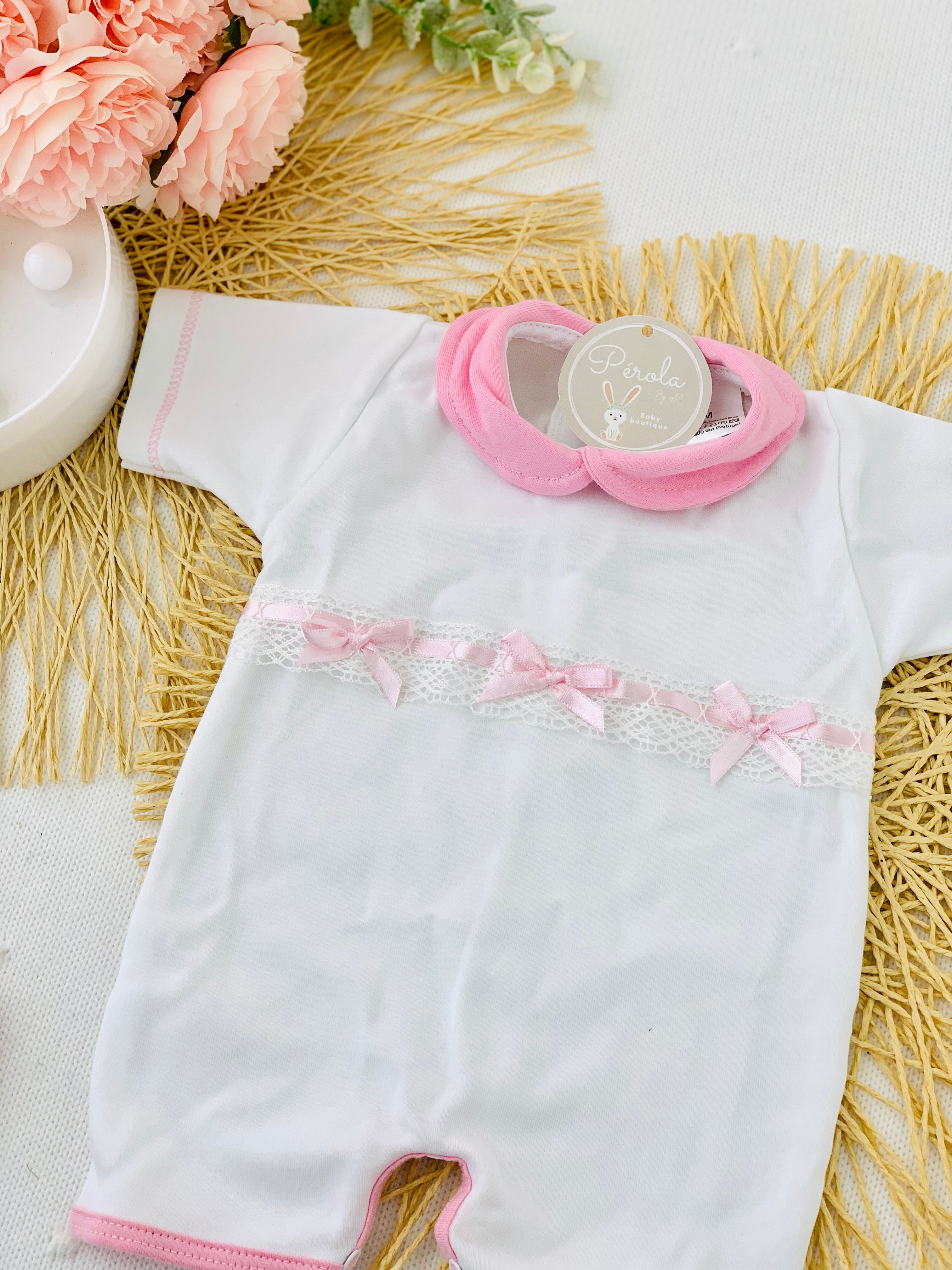 Macacão lacinhos manga curta e sem perna