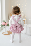 Conjunto Bolinhas Rosa: Blusa + Jardineiras com Laço