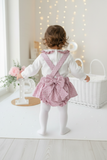Conjunto Bolinhas Rosa: Blusa + Jardineiras com Laço