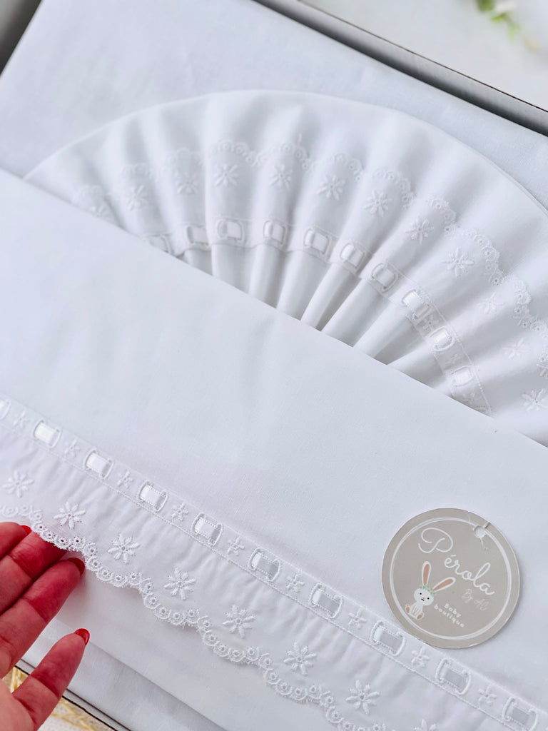 Lençóis algodão com renda para berços estilo “next to me”
