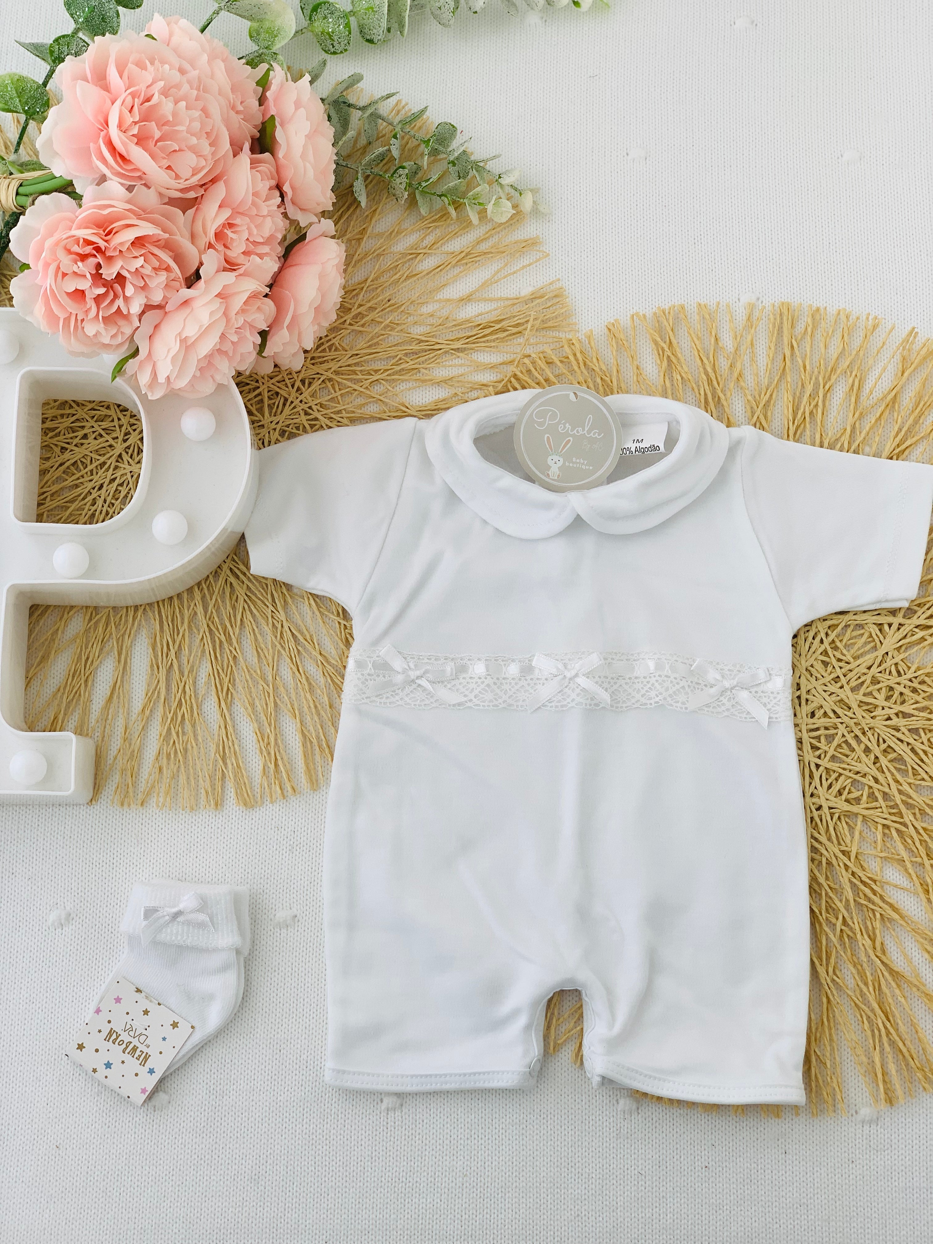 Macacão lacinhos manga curta e sem perna