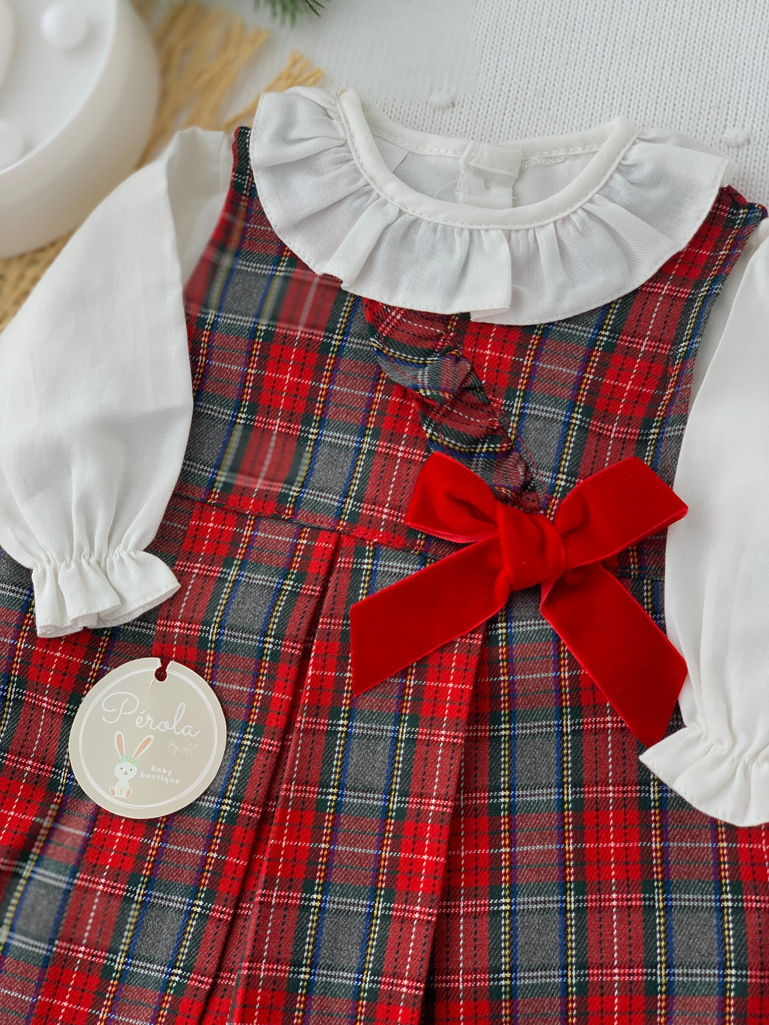 Vestido e blusa xadrez com laço em veludo