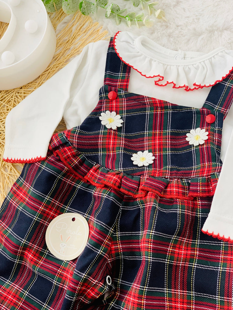 Jardineiras e camisola com carda