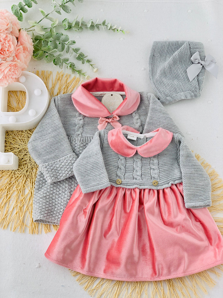 Conjunto 3 peças: Casaco, vestido e touca em malha