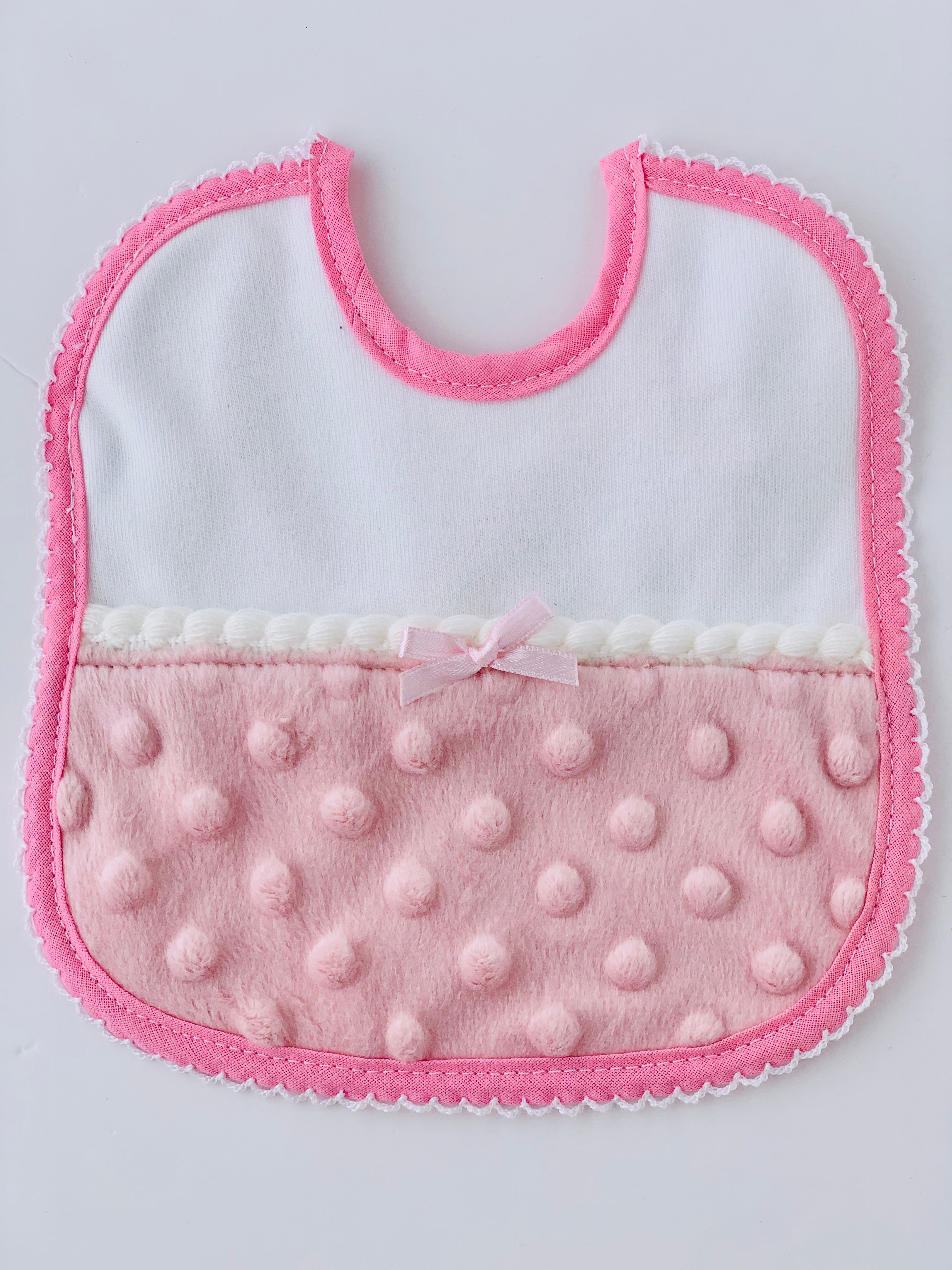 Babete pintinhas em pêlo