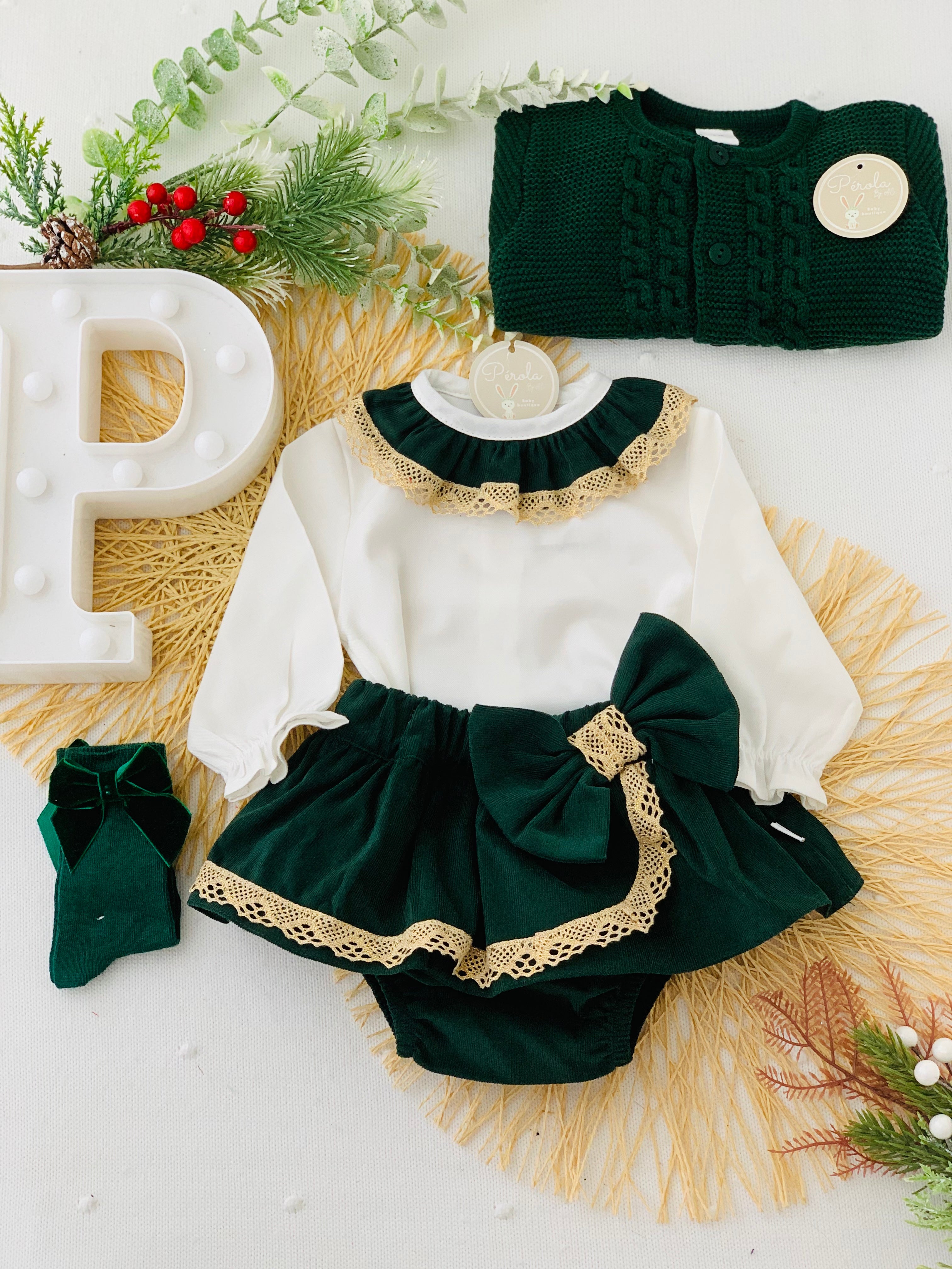 Conjunto renda dourada: blusa e saia bombazine