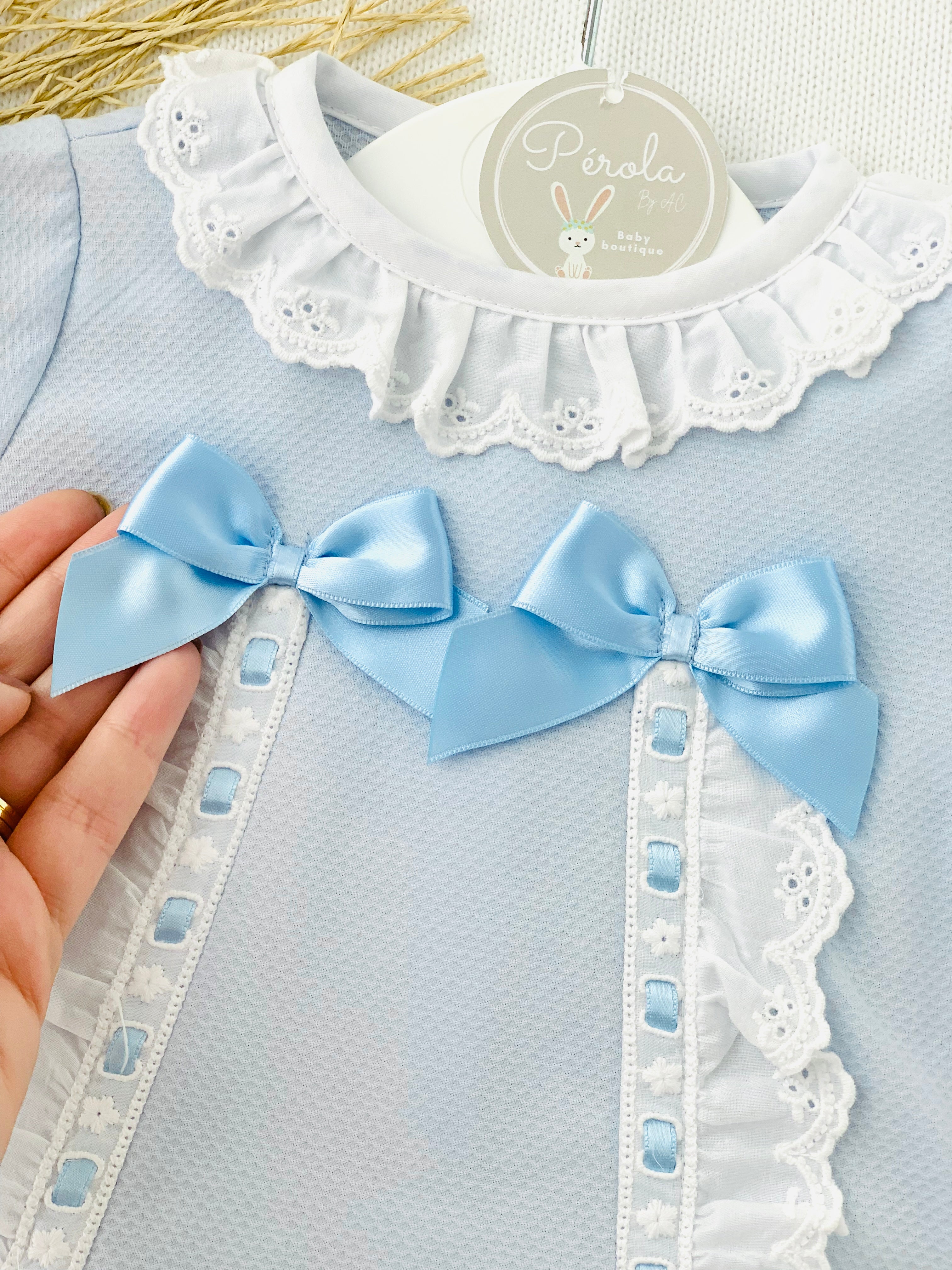 Vestido e tapa fraldas