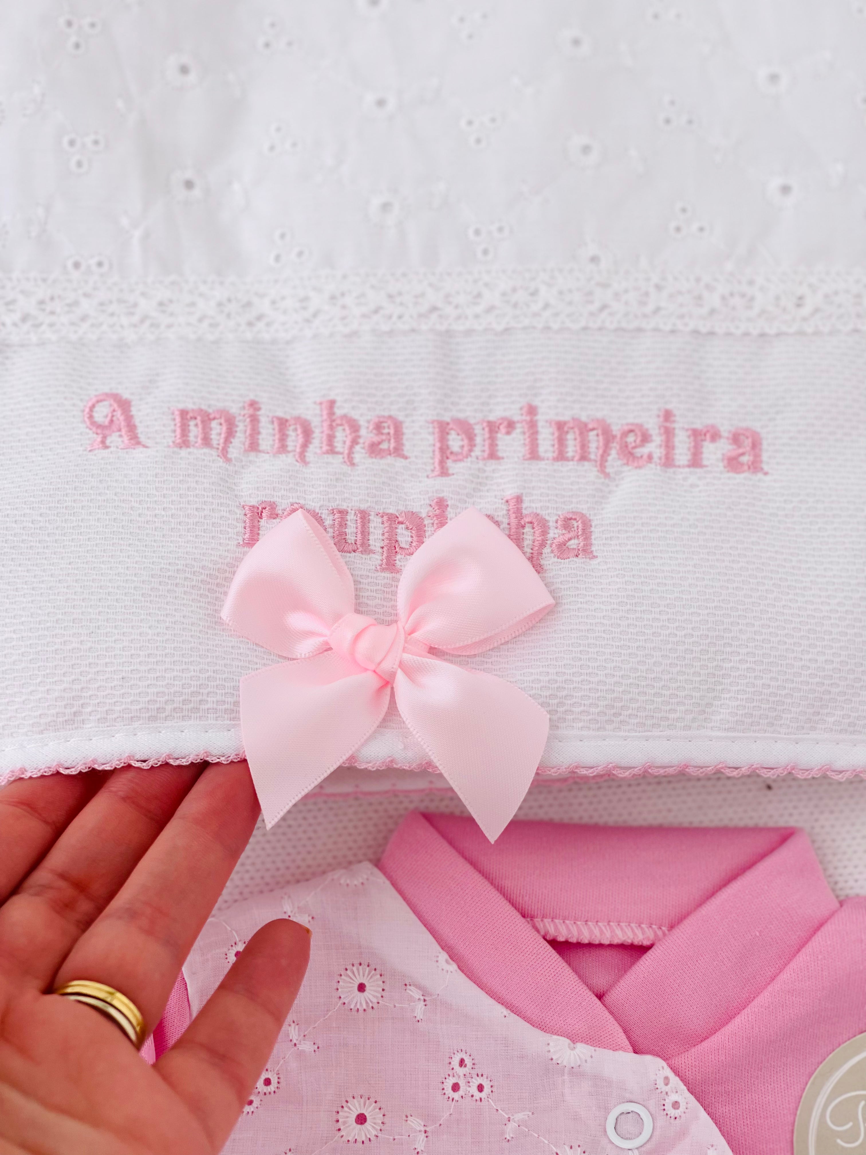 Conjunto primeira roupinha tema Renda