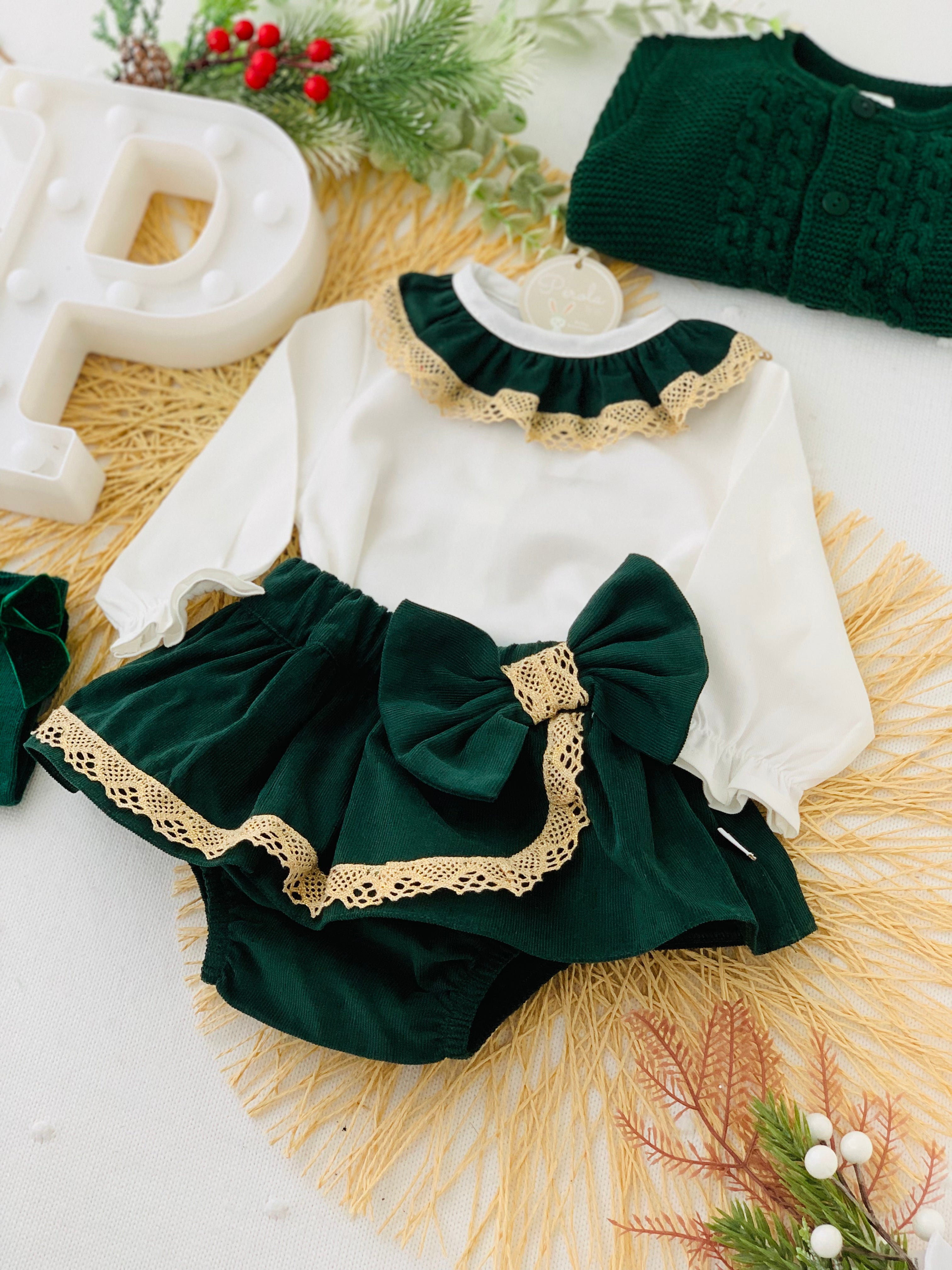 Conjunto renda dourada: blusa e saia bombazine