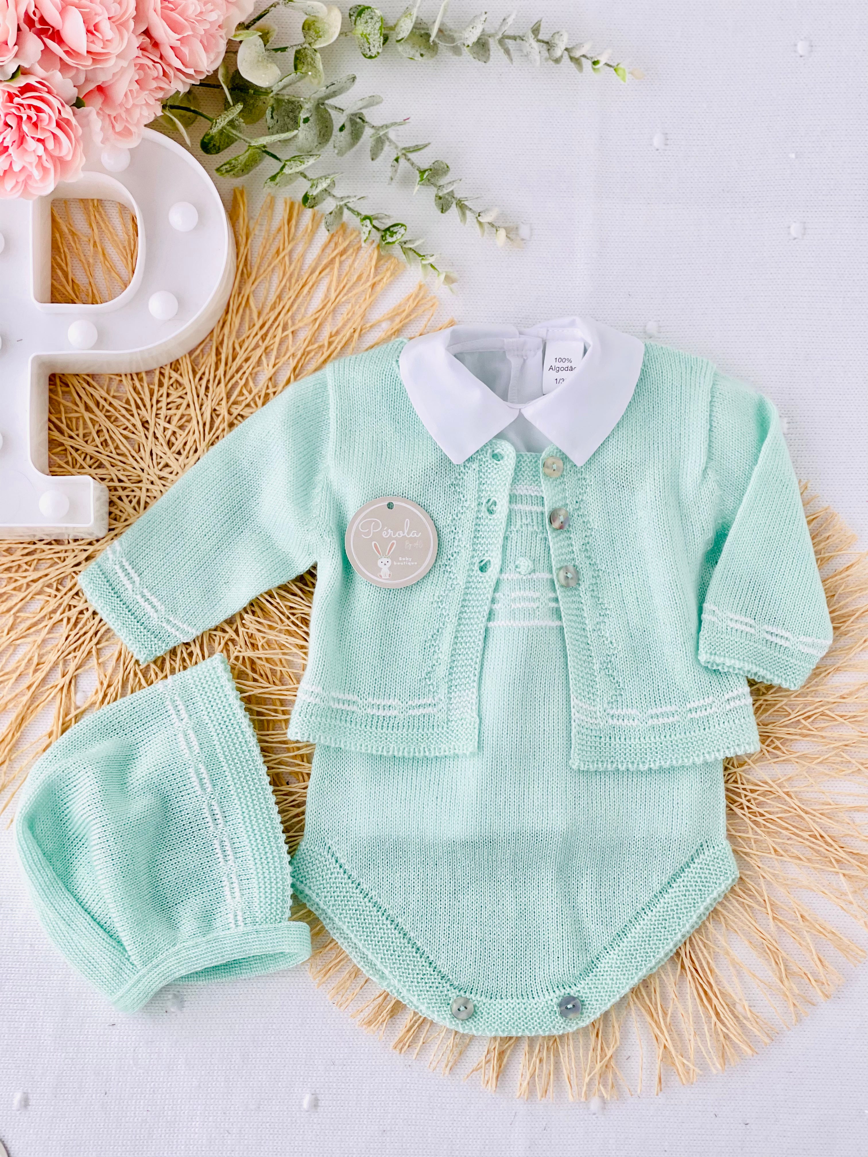 Conjunto 4 peças: fofo, camisa, touca e casaco