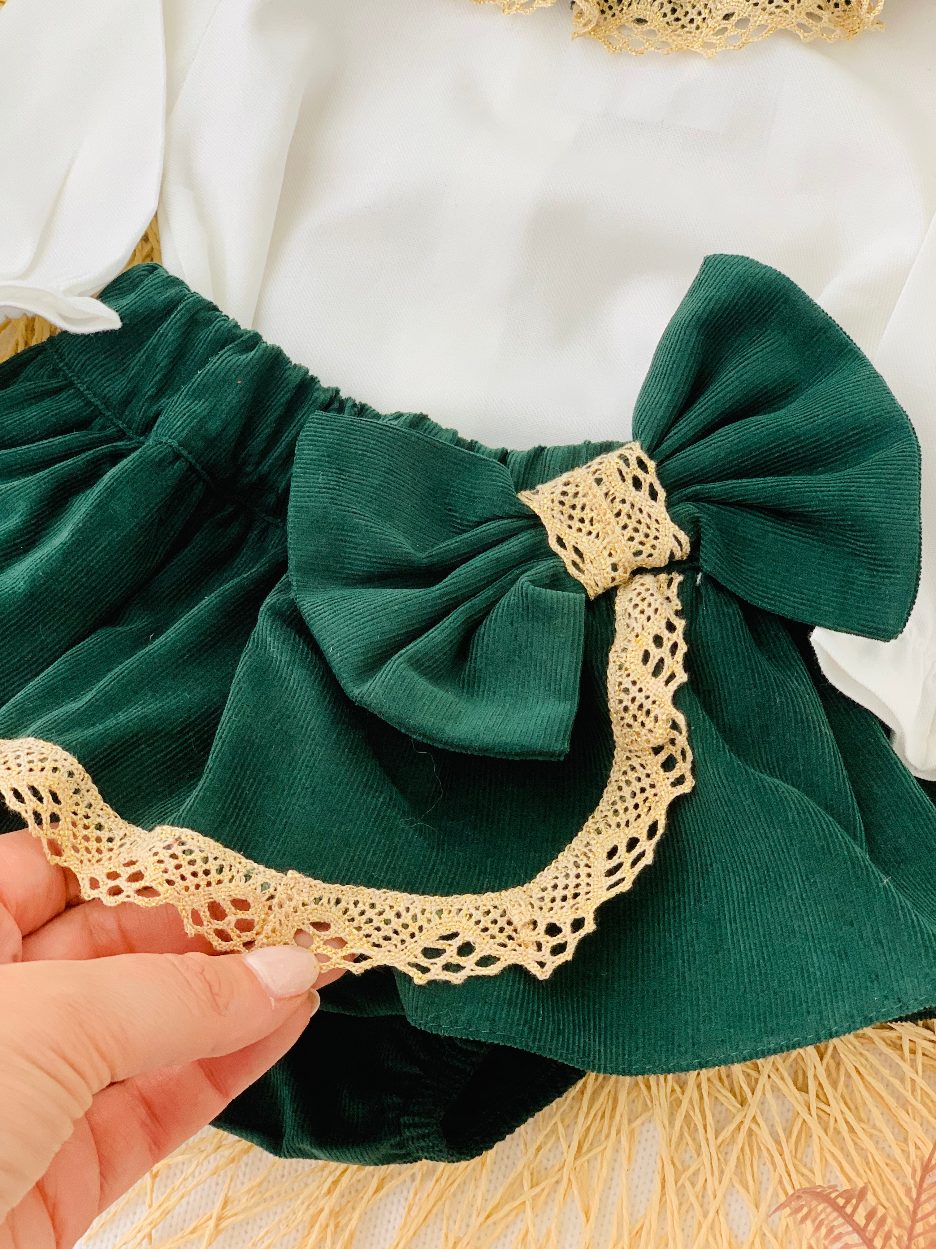 Conjunto renda dourada: blusa e saia bombazine