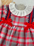 Vestido com laços em veludo no peito