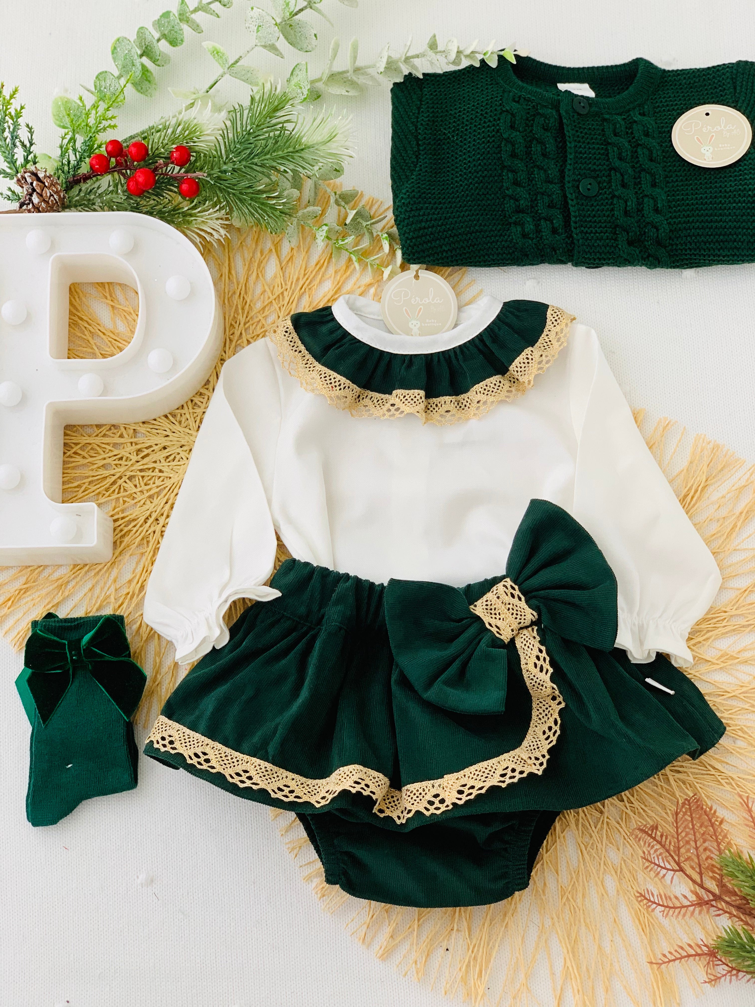 Conjunto renda dourada: blusa e saia bombazine