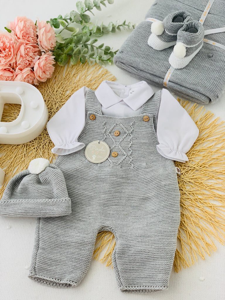 Conjunto jardineiras, camisa e gorro- Outono/Inverno