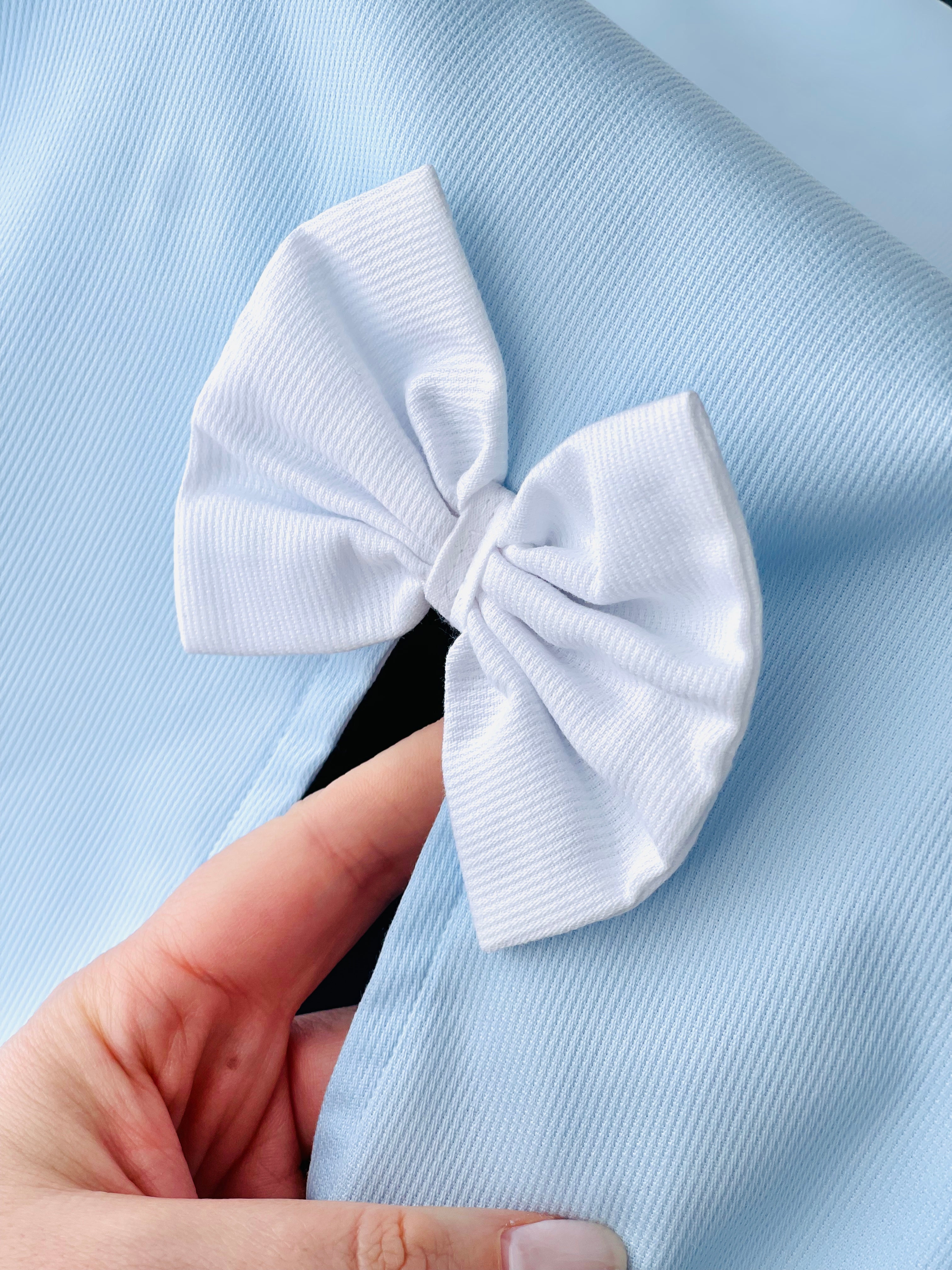 Tapa ovo comprido com abertura e laço