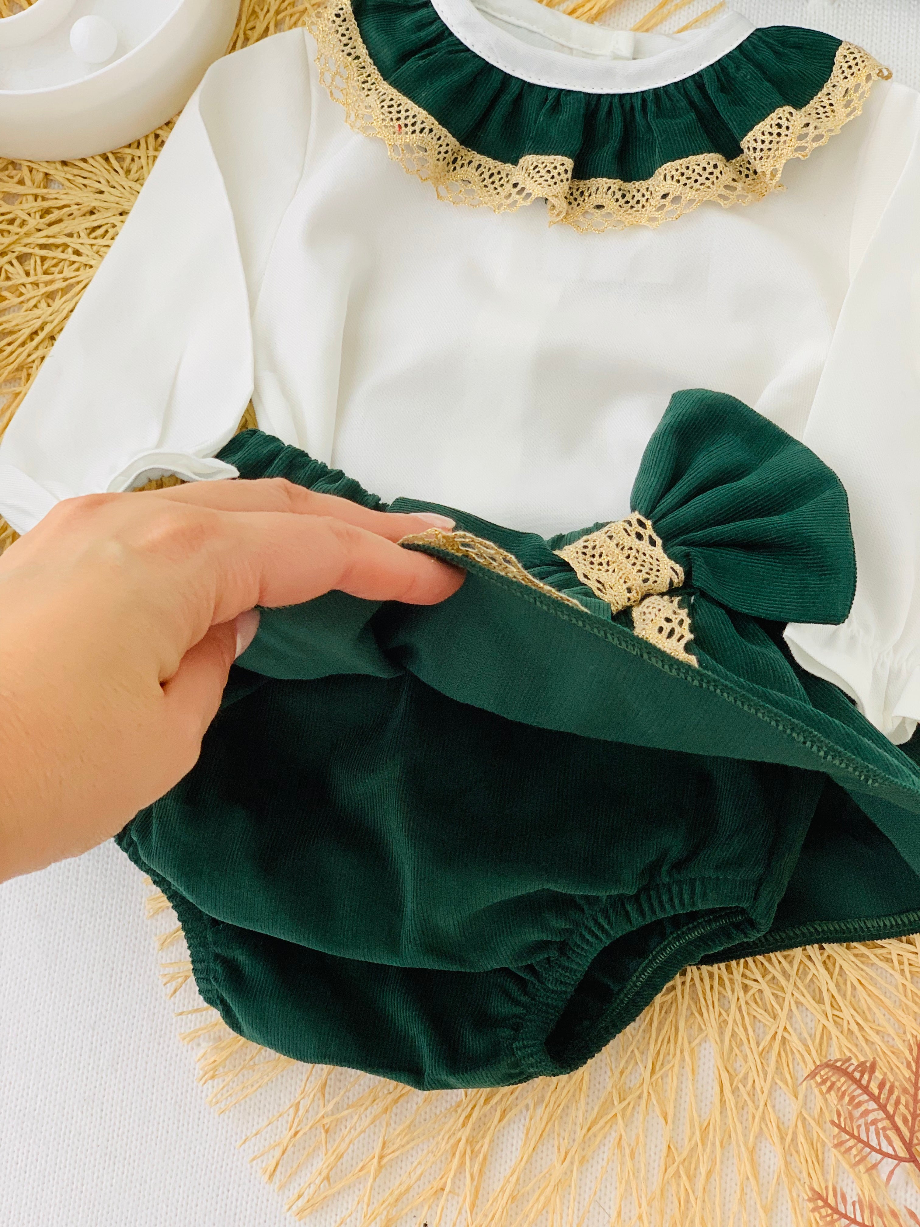 Conjunto renda dourada: blusa e saia bombazine