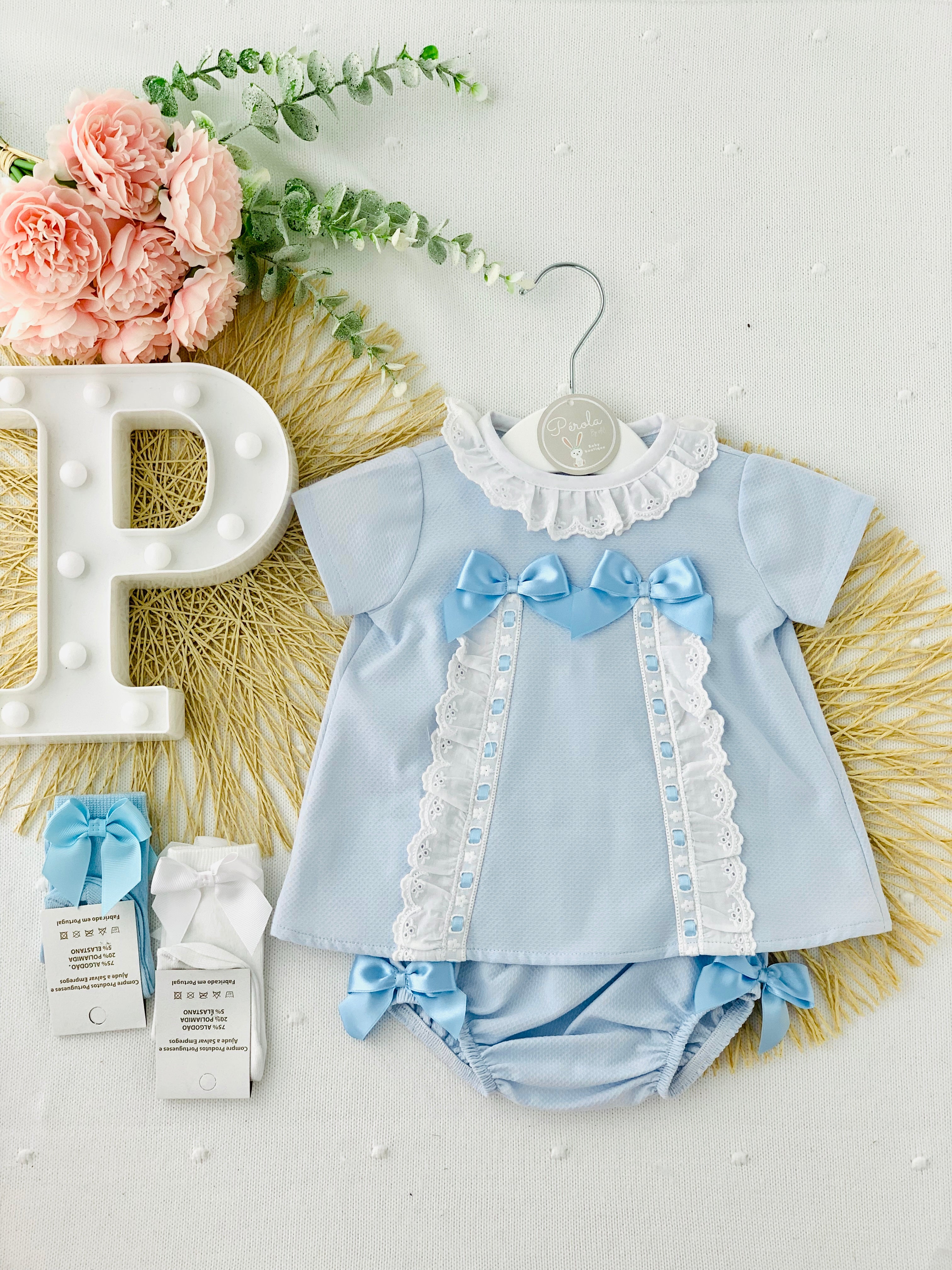 Vestido e tapa fraldas