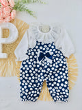 Jardineiras e blusa com golinha grande bordado inglês