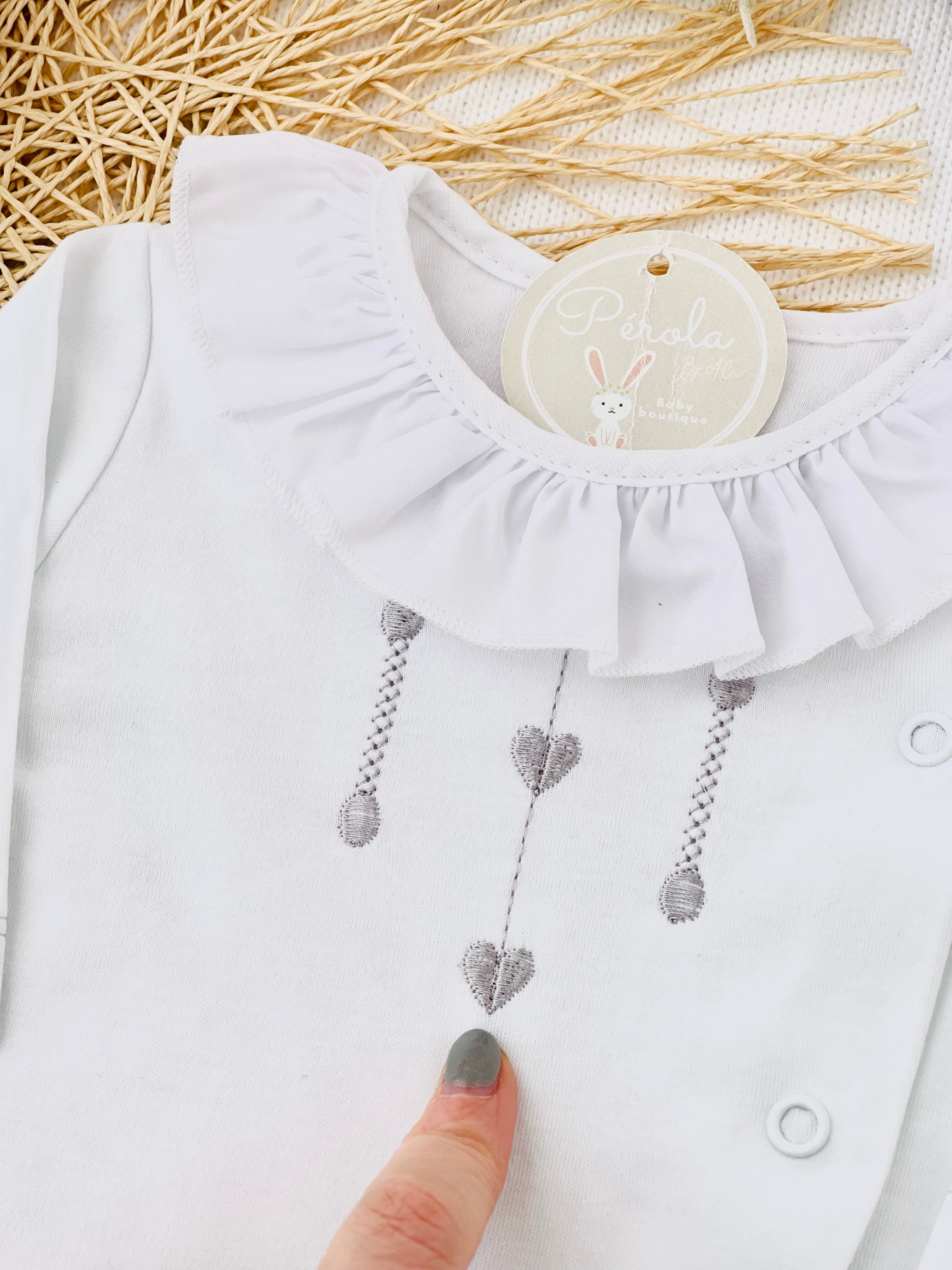 Babygrow corações bordados