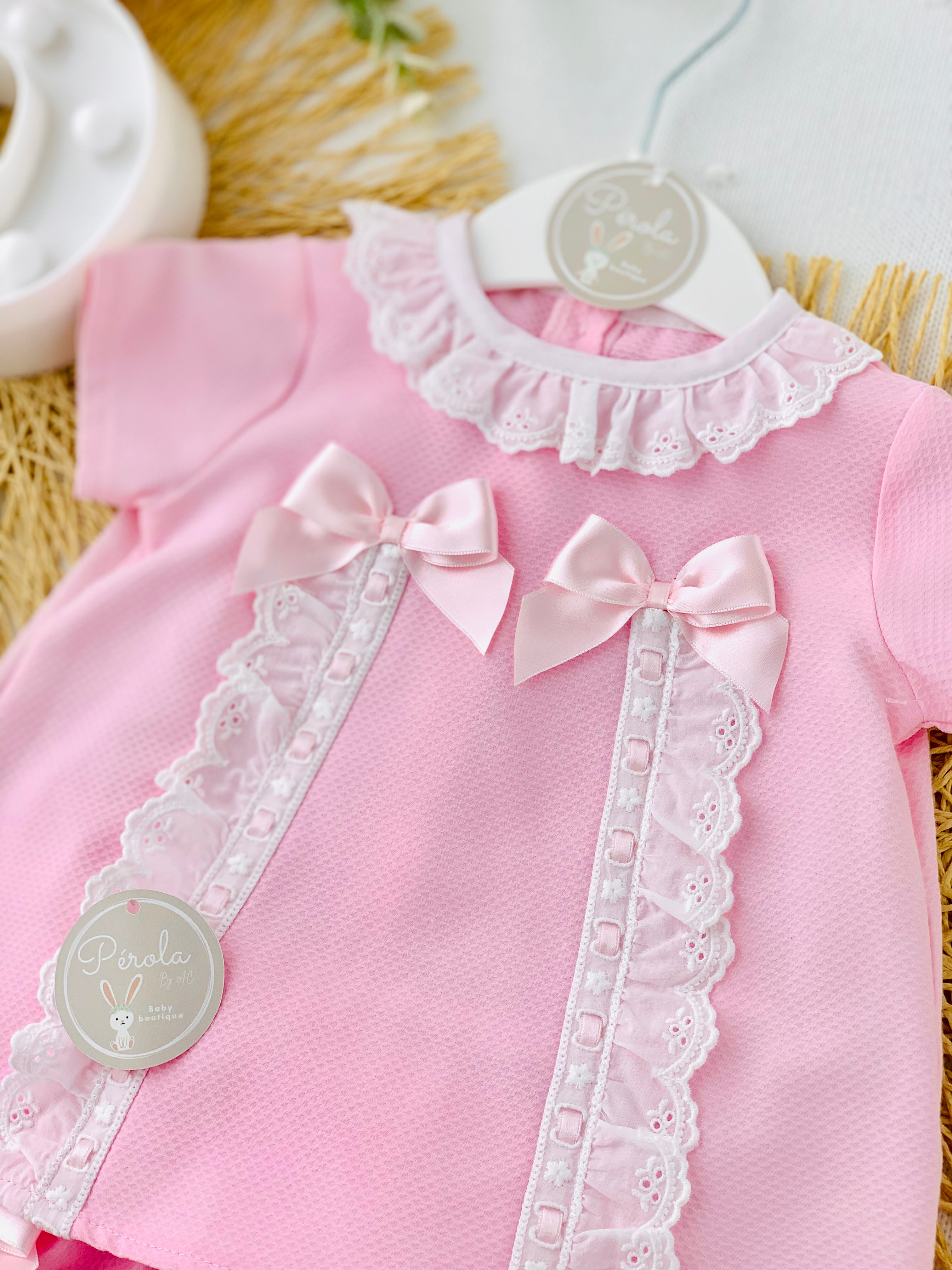 Vestido e tapa fraldas